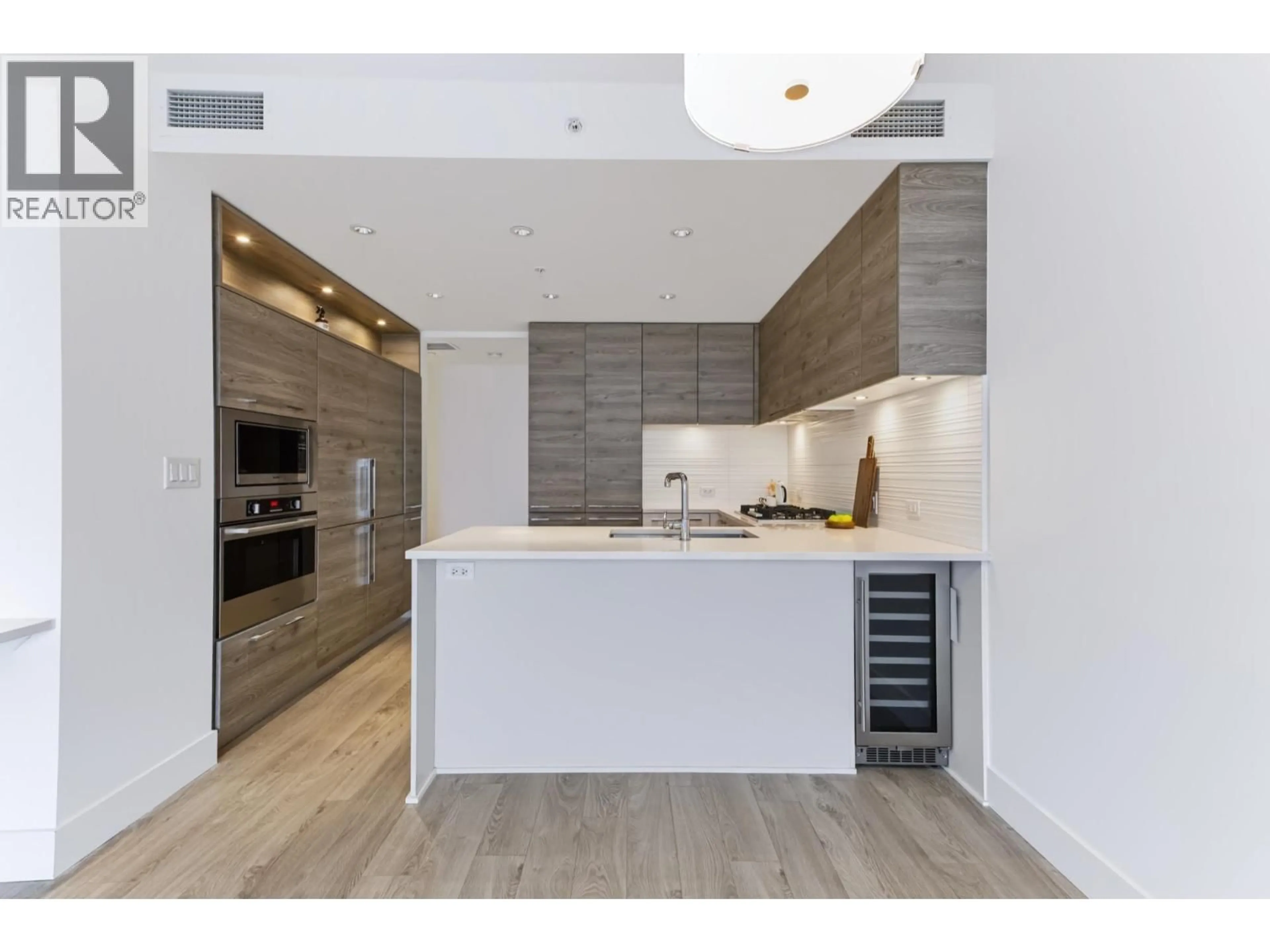 Open concept kitchen, unknown for 2301 - 7388 KINGSWAY, Burnaby British Columbia V3N0G9