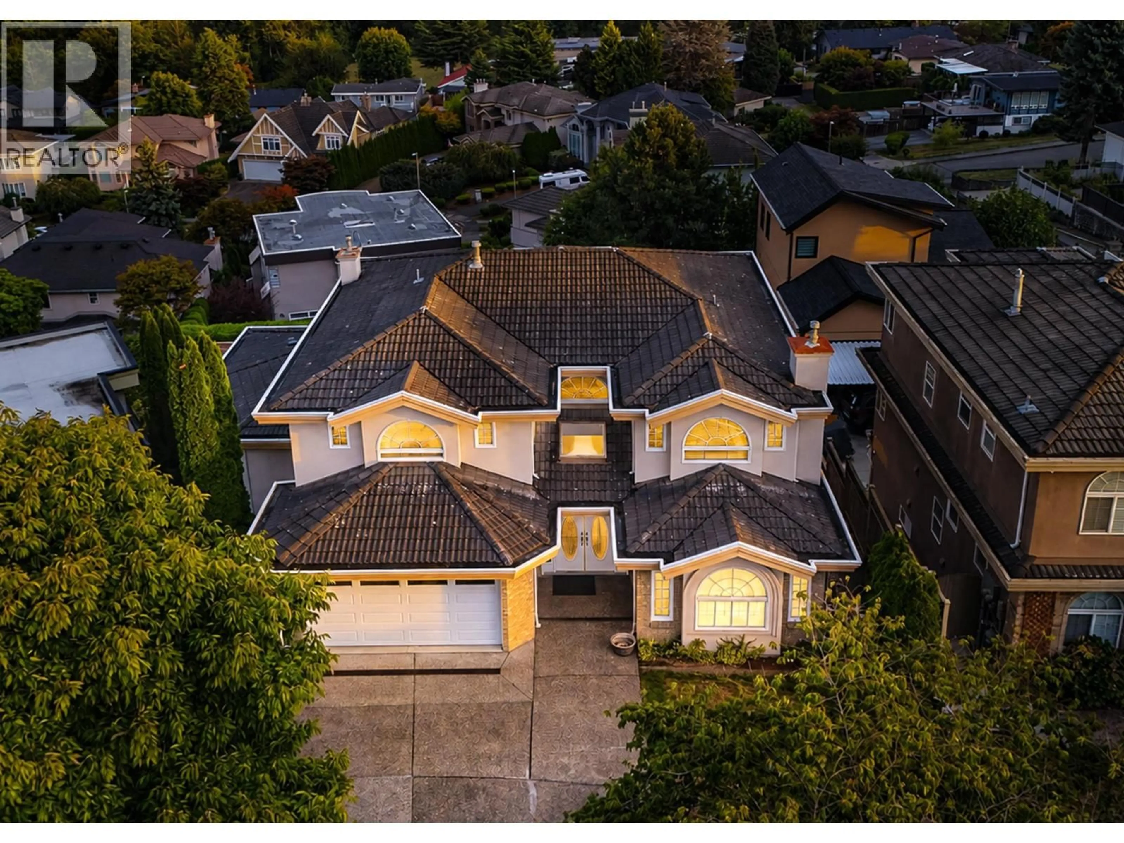 A pic from outside/outdoor area/front of a property/back of a property/a pic from drone, street for 7586 SEQUOIA ROAD, Burnaby British Columbia V3N4W9