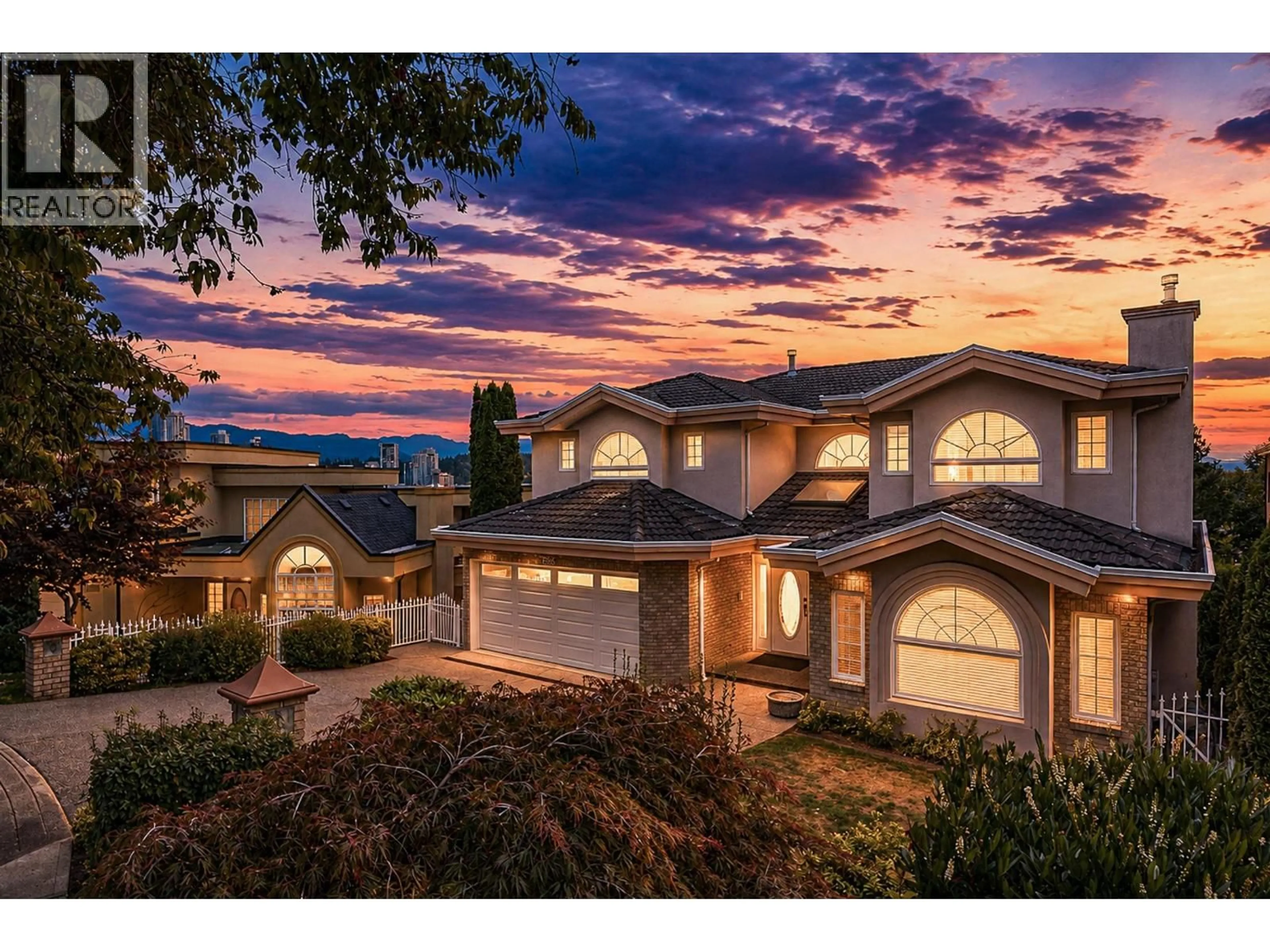 A pic from outside/outdoor area/front of a property/back of a property/a pic from drone, unknown for 7586 SEQUOIA ROAD, Burnaby British Columbia V3N4W9