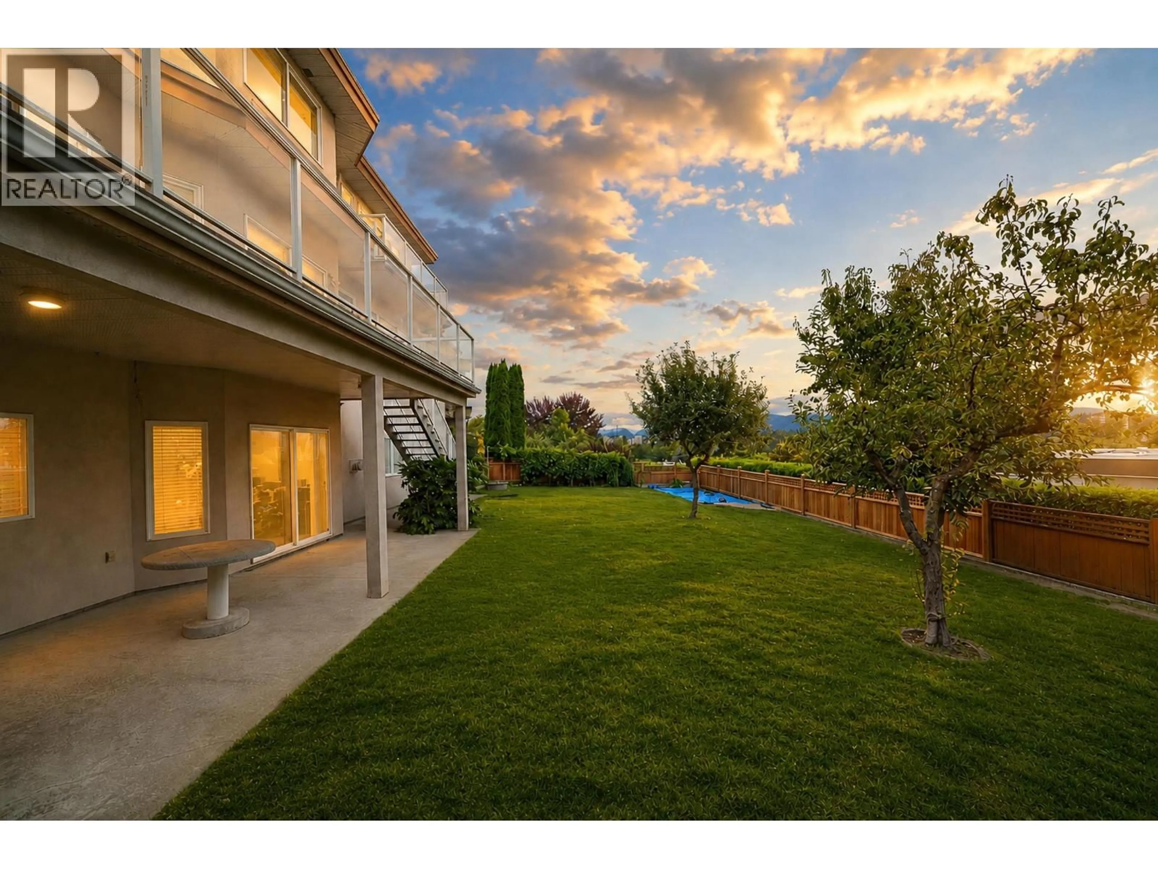 A pic from outside/outdoor area/front of a property/back of a property/a pic from drone, mountain view for 7586 SEQUOIA ROAD, Burnaby British Columbia V3N4W9
