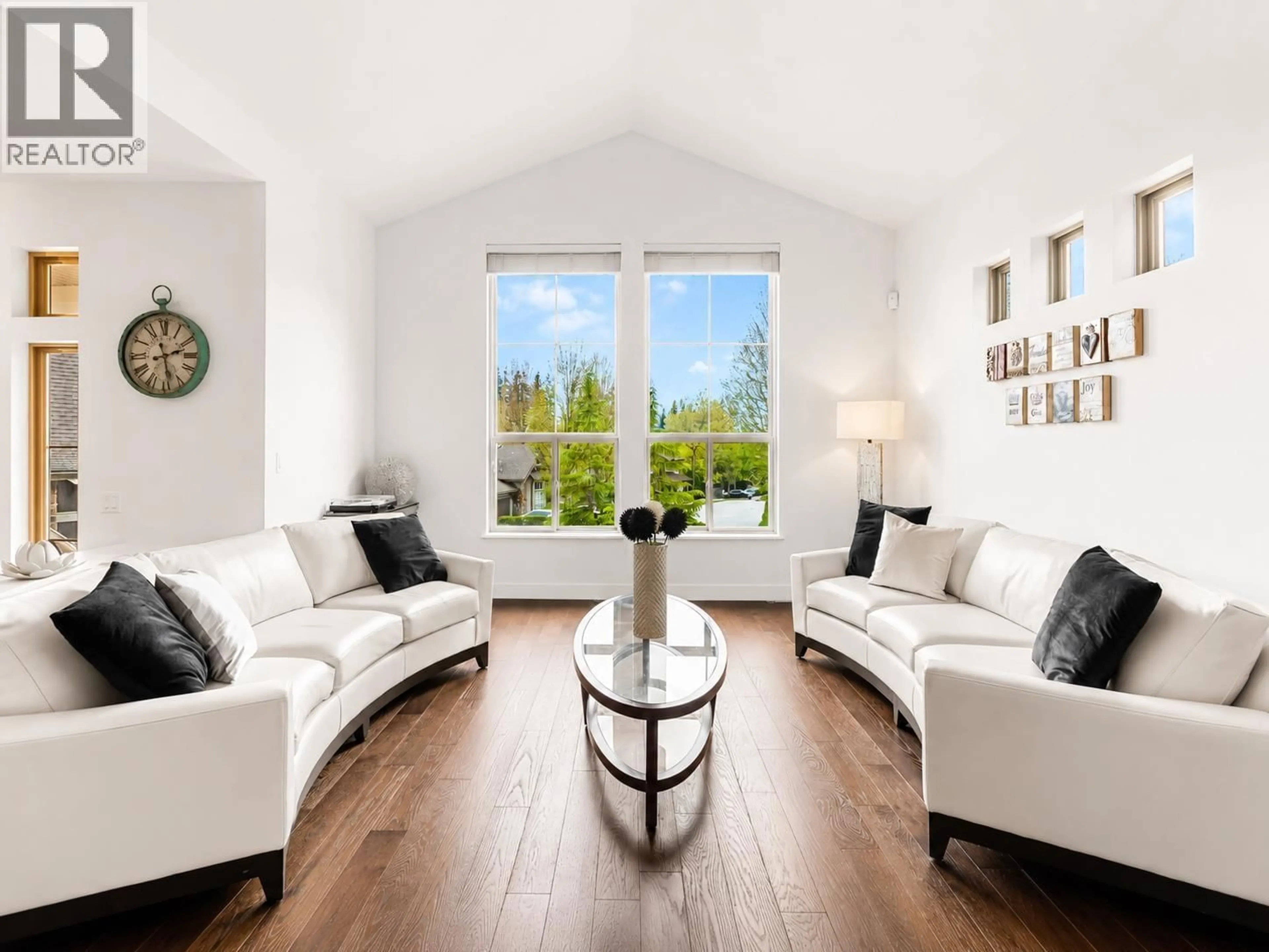 Living room with furniture, wood/laminate floor for 36 MAPLE COURT, Port Moody British Columbia V3H5M8