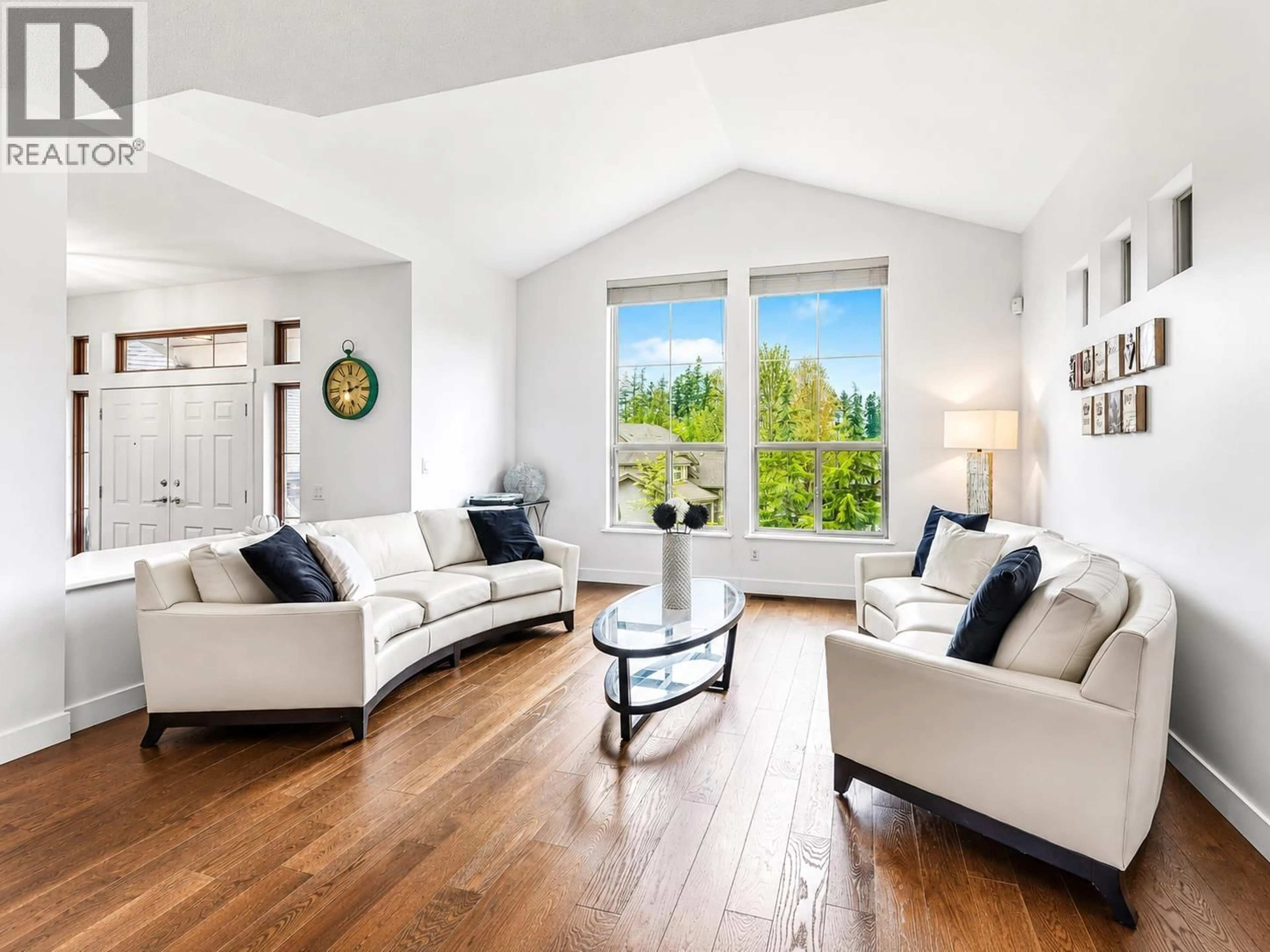 Living room with furniture, wood/laminate floor for 36 MAPLE COURT, Port Moody British Columbia V3H5M8
