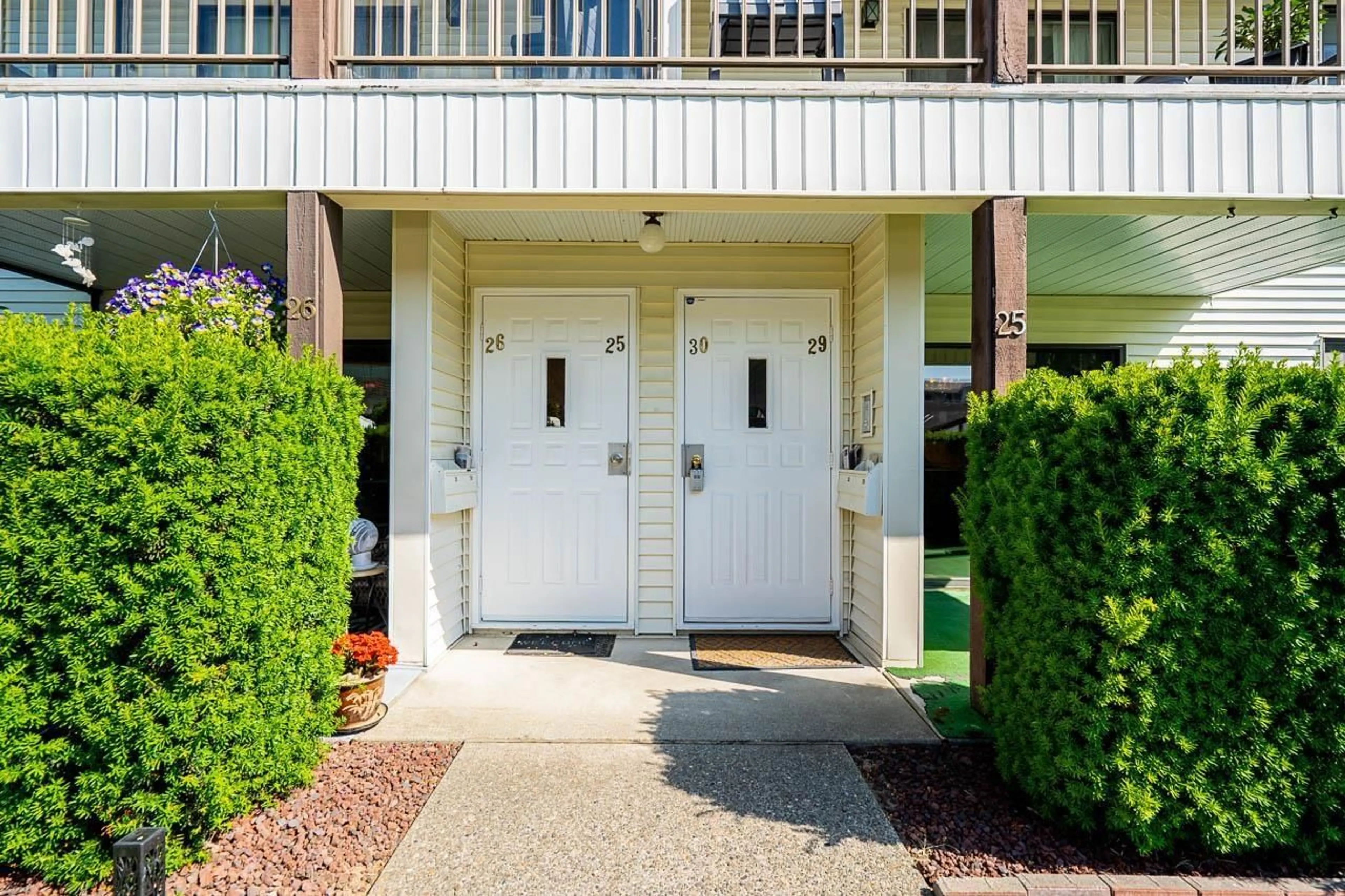 Indoor entryway for 25 - 32718 GARIBALDI DRIVE, Abbotsford British Columbia V2T5T6