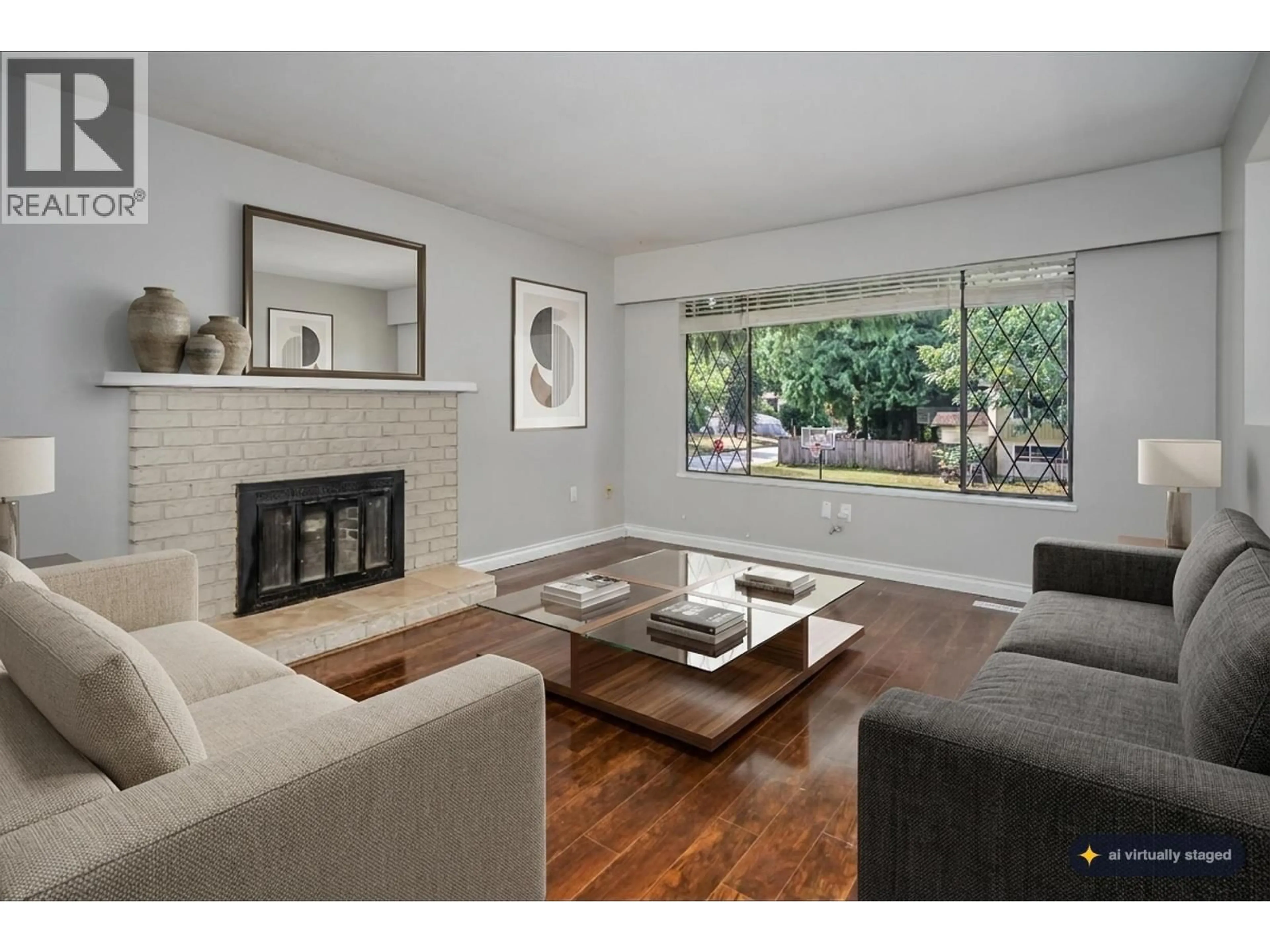 Living room with furniture, wood/laminate floor for 20783 THORNE AVENUE, Maple Ridge British Columbia V2X7R1