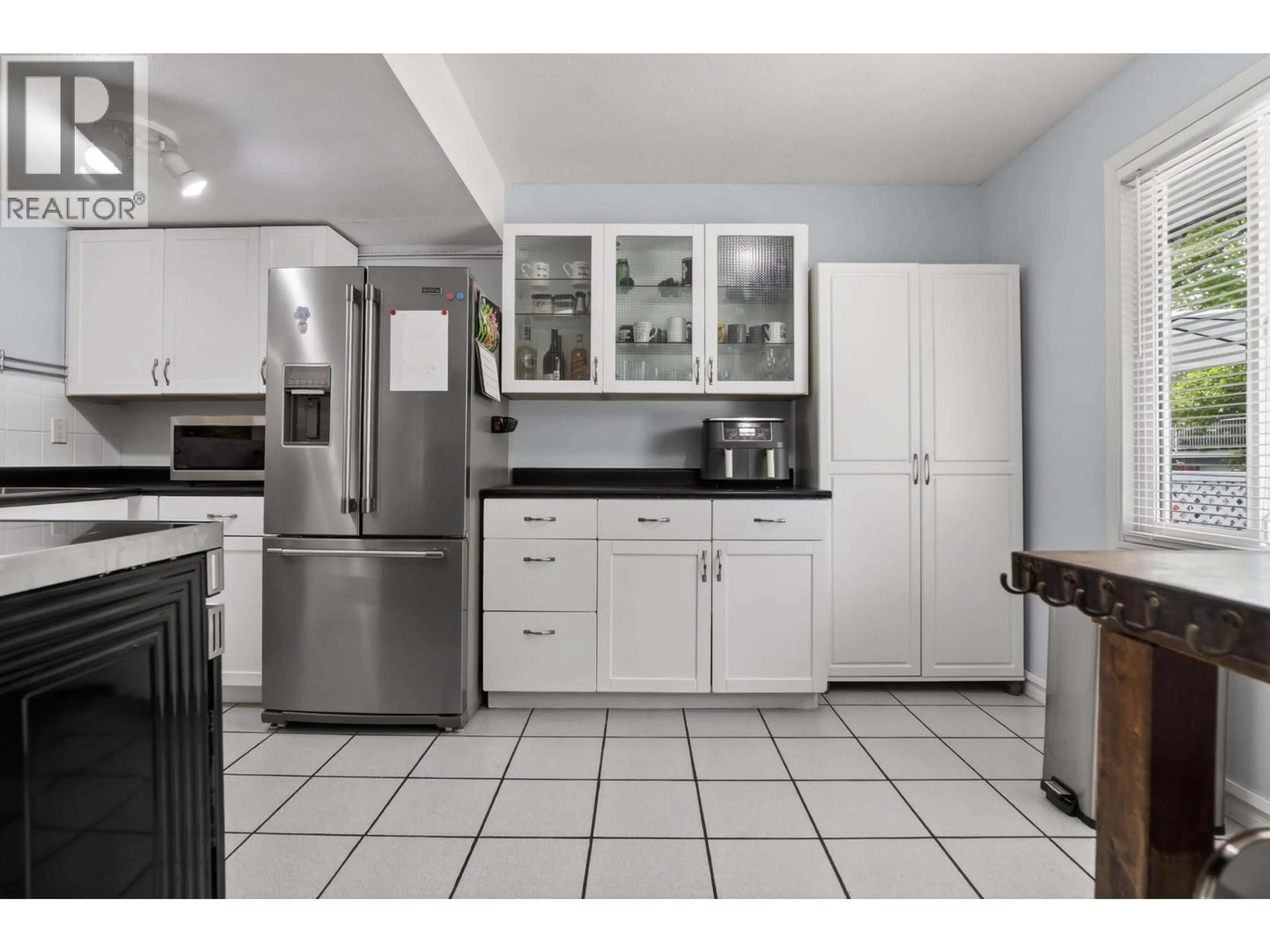 Standard kitchen, ceramic/tile floor for 589 CARLSEN PLACE, Port Moody British Columbia V3H4A1