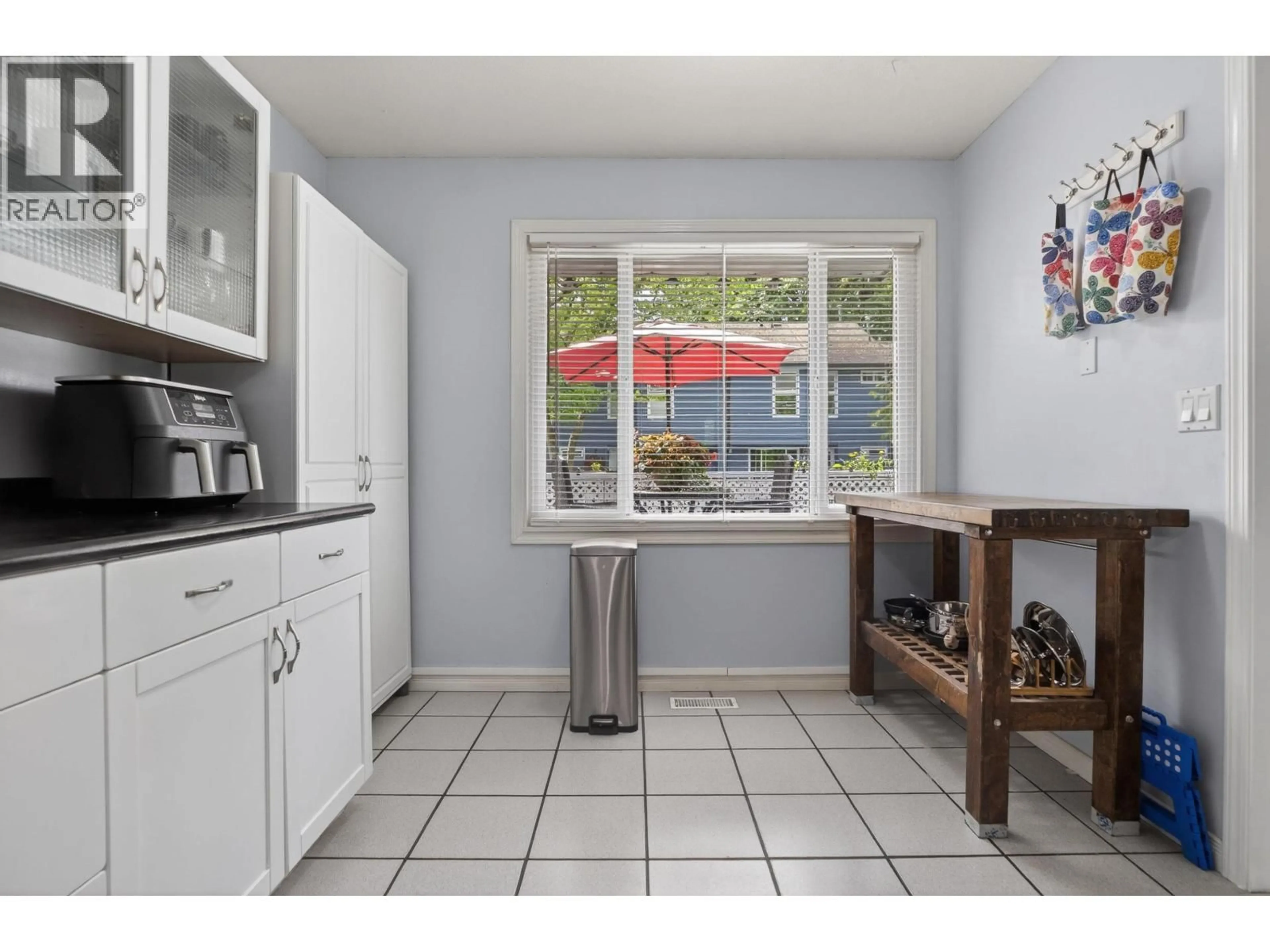 Standard kitchen, ceramic/tile floor for 589 CARLSEN PLACE, Port Moody British Columbia V3H4A1