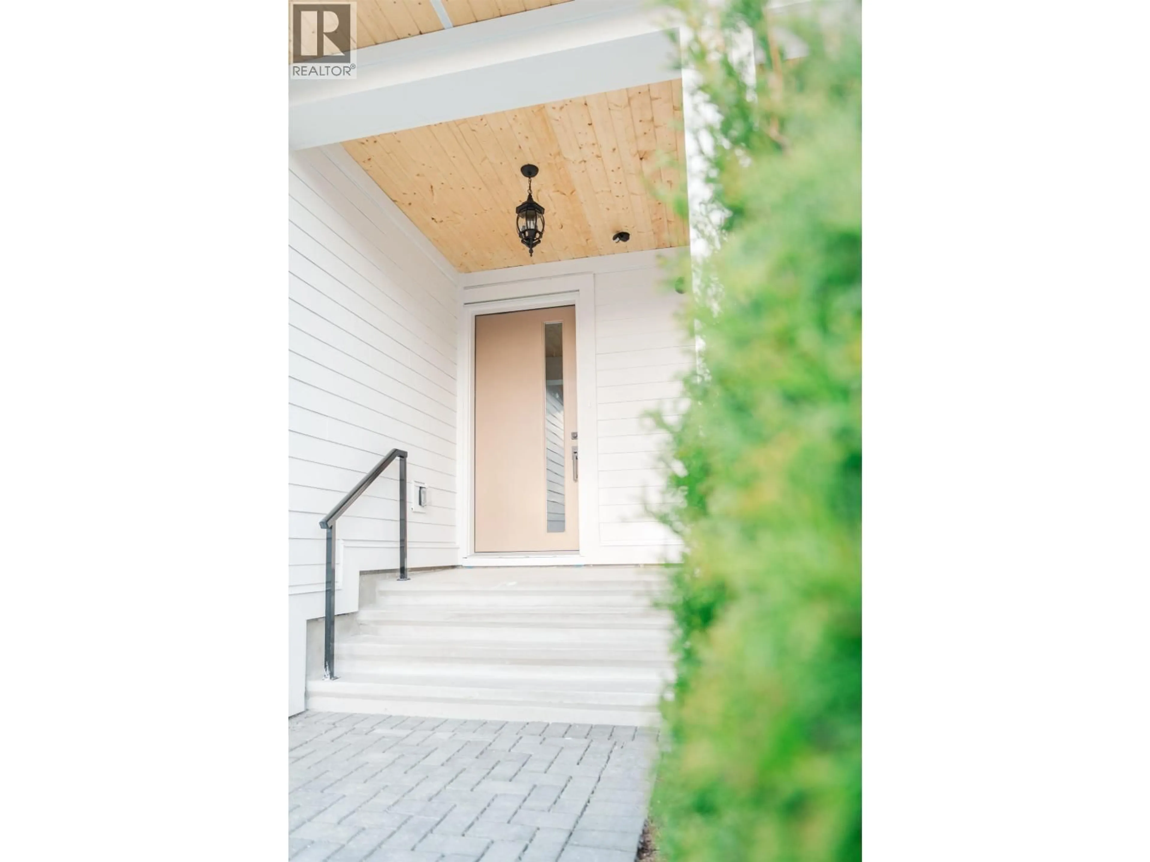 Indoor foyer for 1 - 12050 YORK STREET, Maple Ridge British Columbia V2X5R9