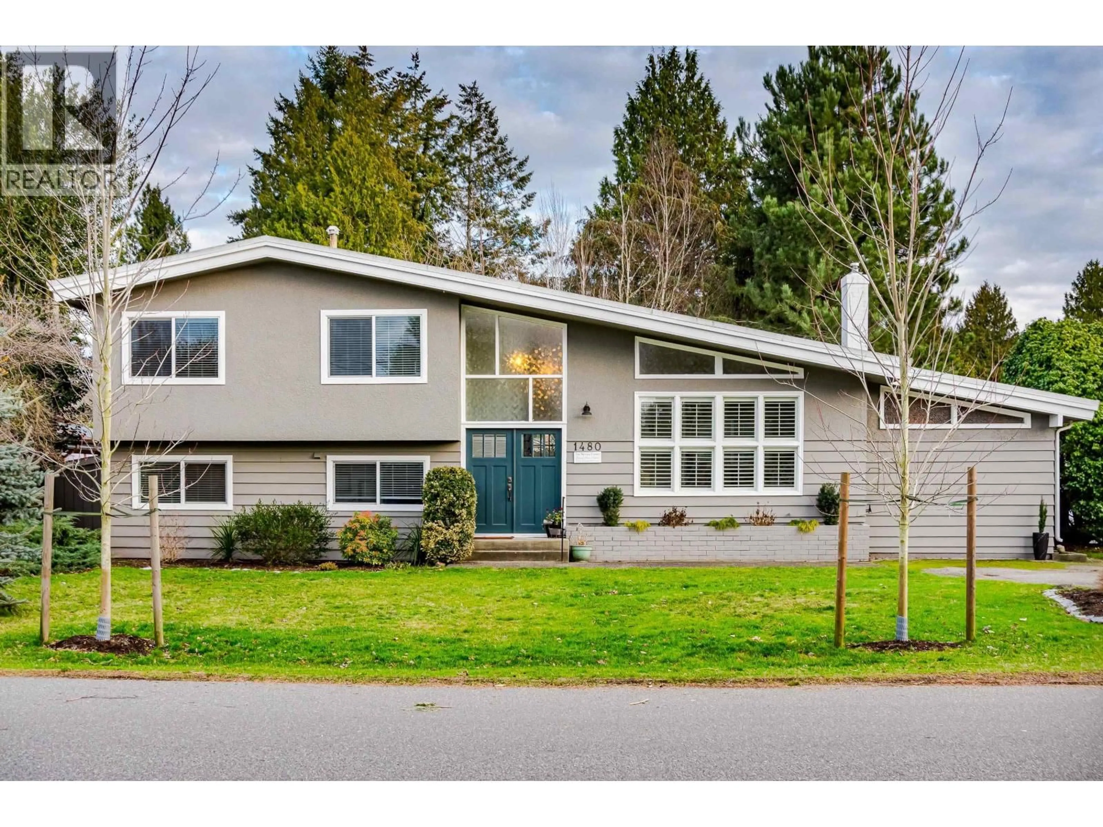 Home with vinyl exterior material, street for 1480 FARRELL AVENUE, Delta British Columbia V4L1V5