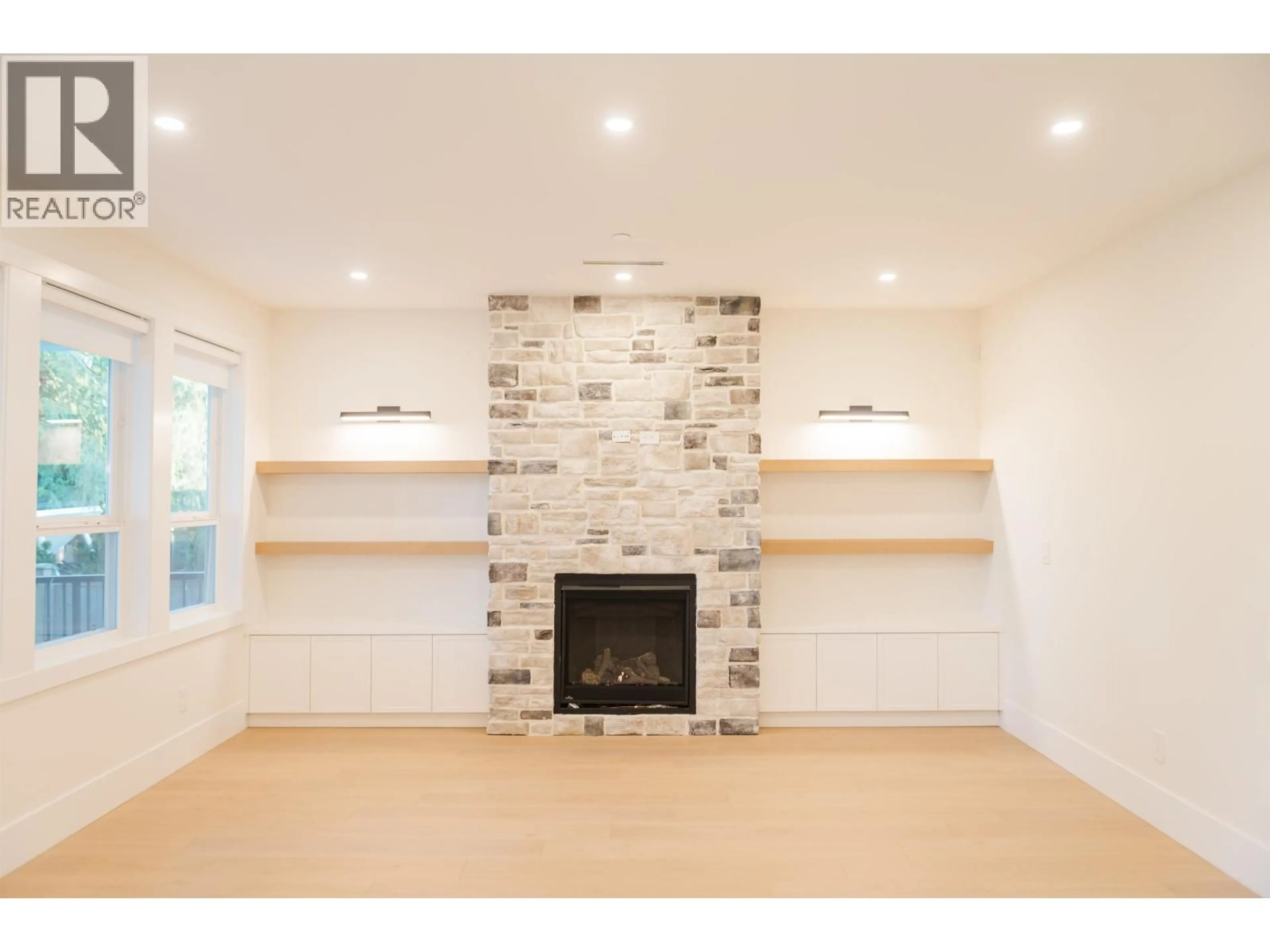 Unknown for 2 - 12050 YORK STREET, Maple Ridge British Columbia V2X5R9
