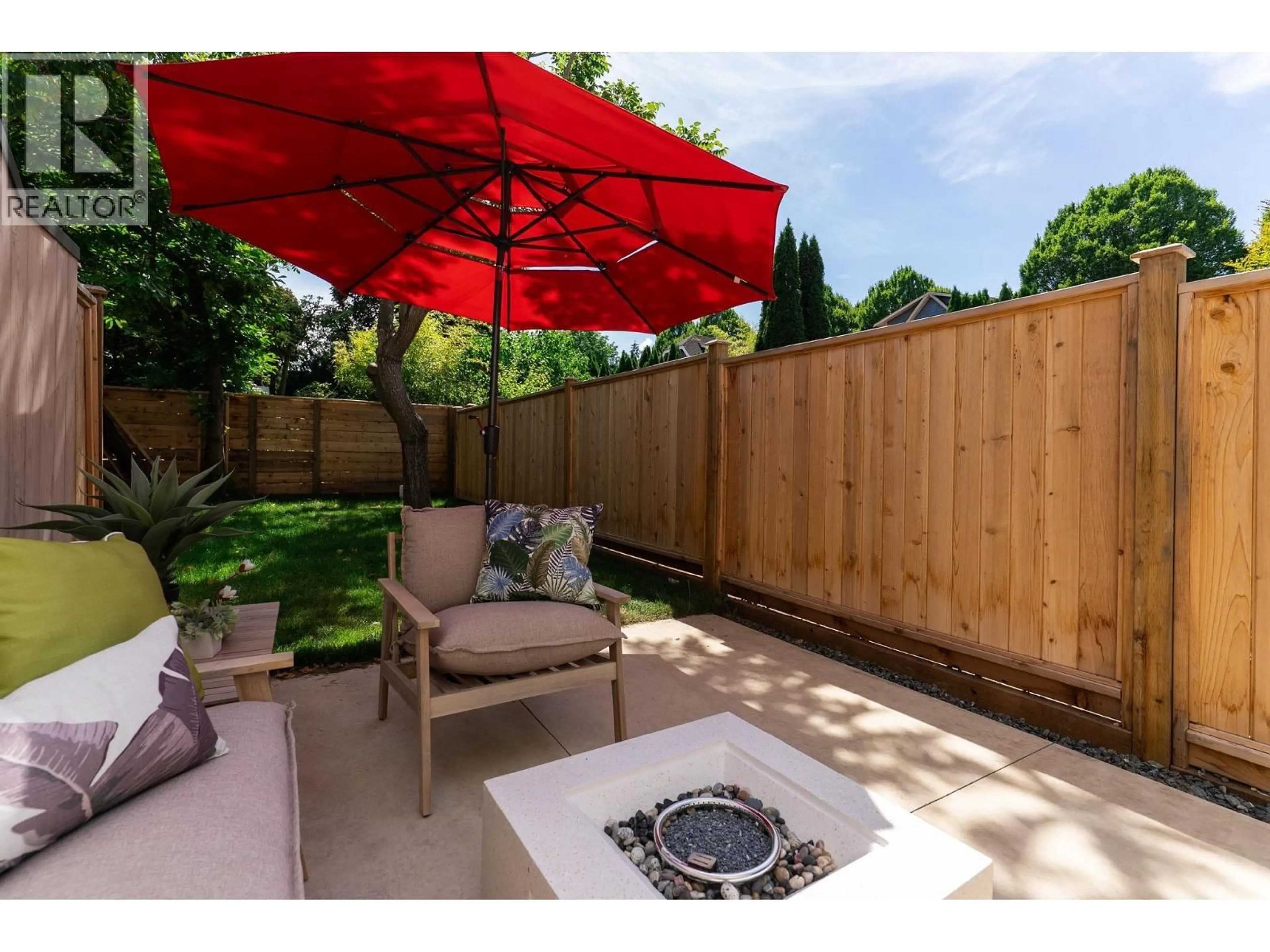 Patio, street for 1 - 60 17TH AVENUE, Vancouver British Columbia V5V1A2