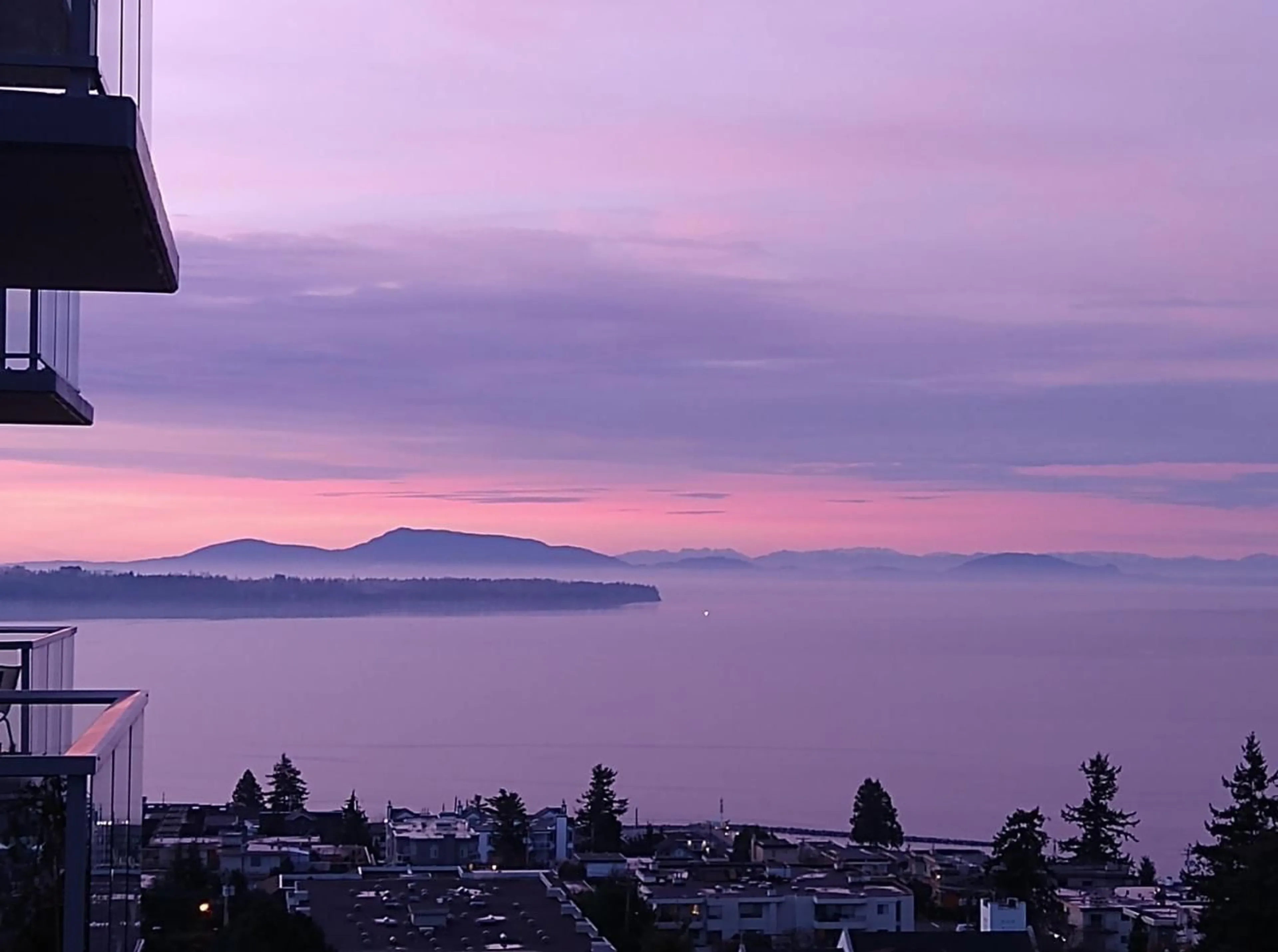 Blurry image for 902 - 15165 THRIFT AVENUE, White Rock British Columbia V4B0C1