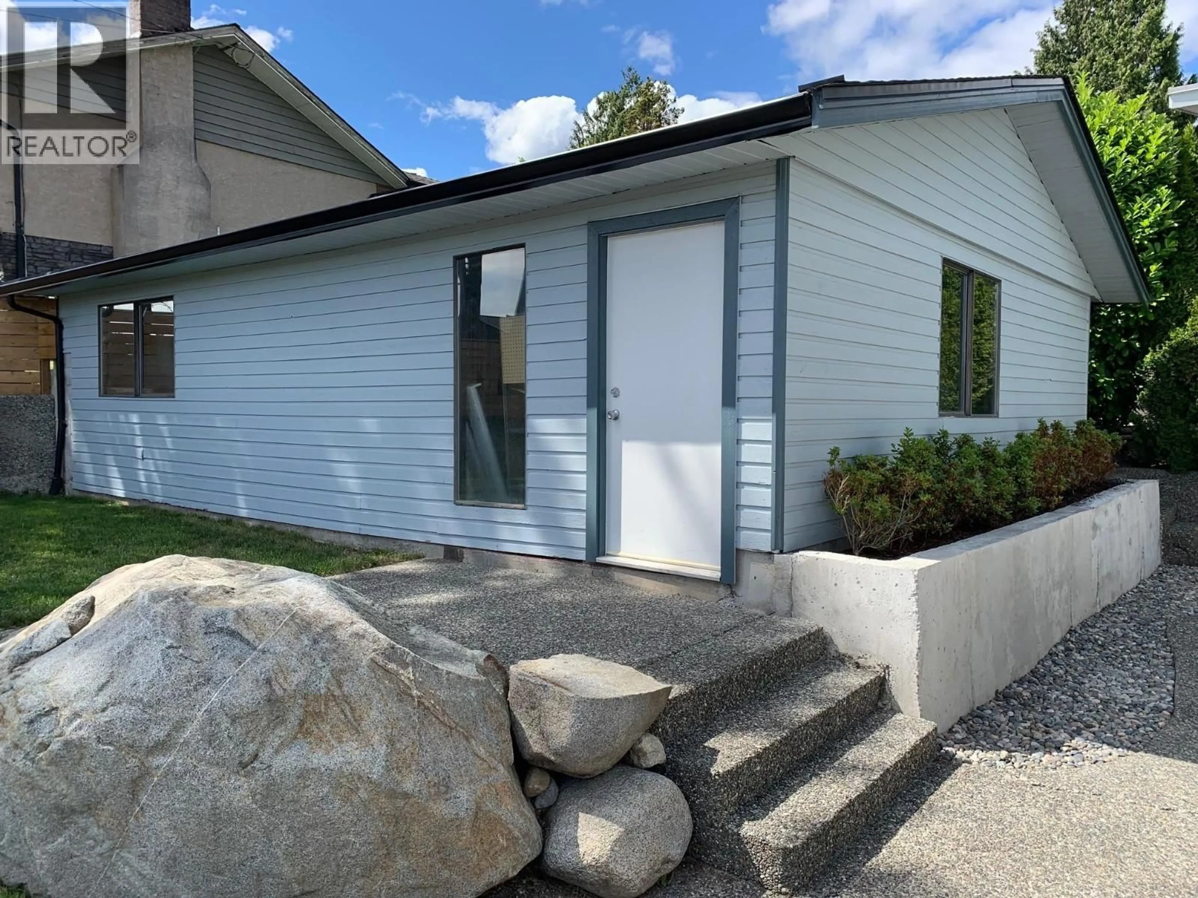 Home with vinyl exterior material, street for 218 MUNDY STREET, Coquitlam British Columbia V3K5M3
