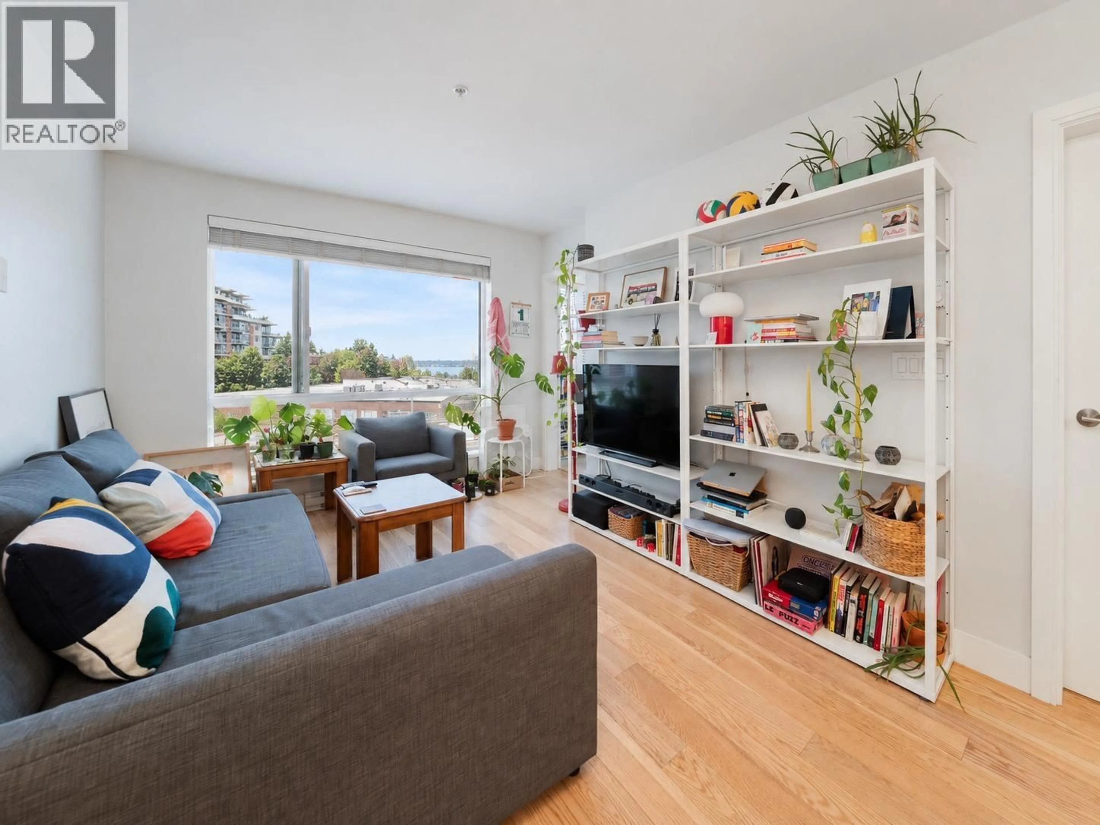 Living room with furniture, unknown for 403 - 233 KINGSWAY, Vancouver British Columbia V5T3J5