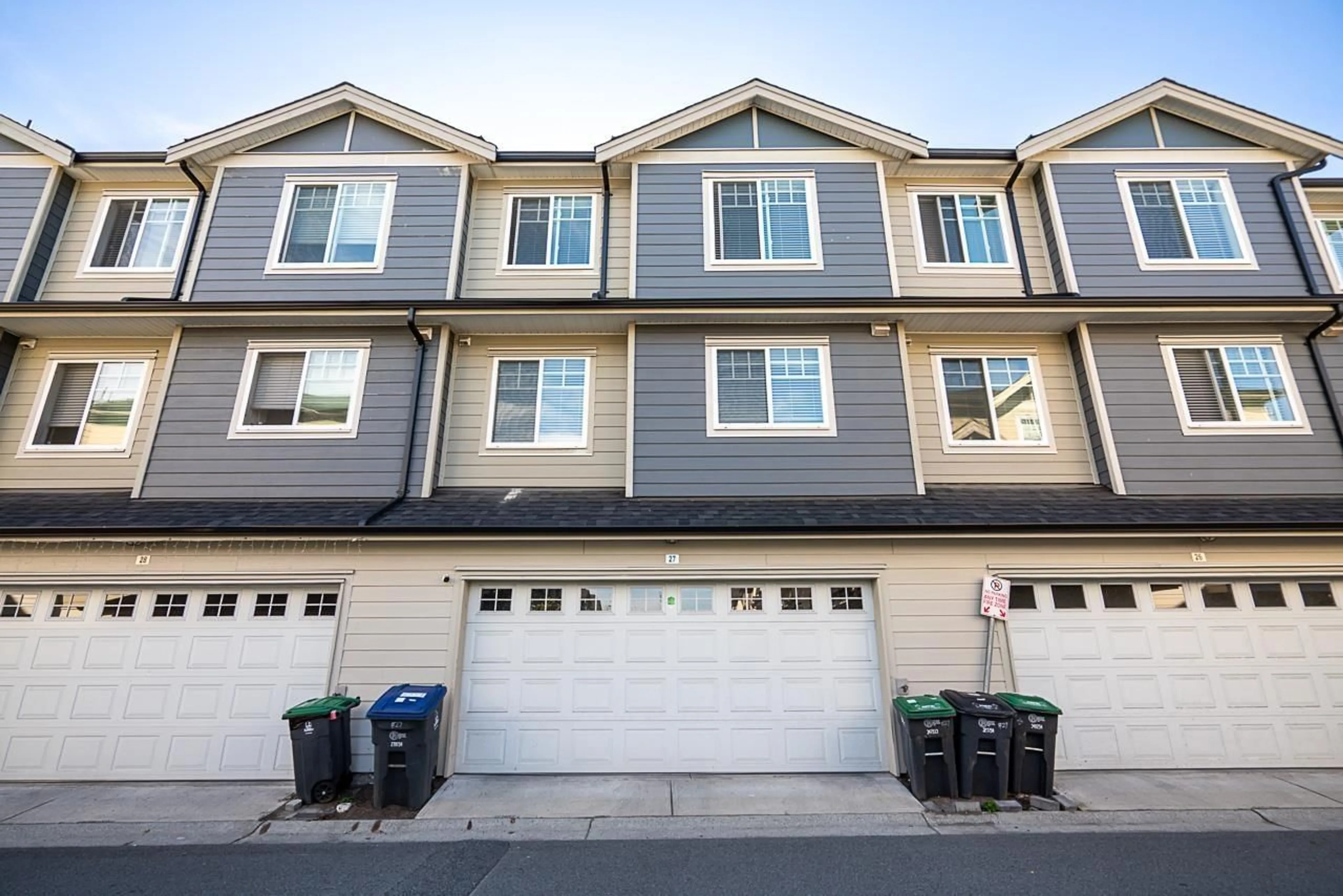 Home with vinyl exterior material, street for 27 - 13898 64 AVENUE, Surrey British Columbia V3W1L6