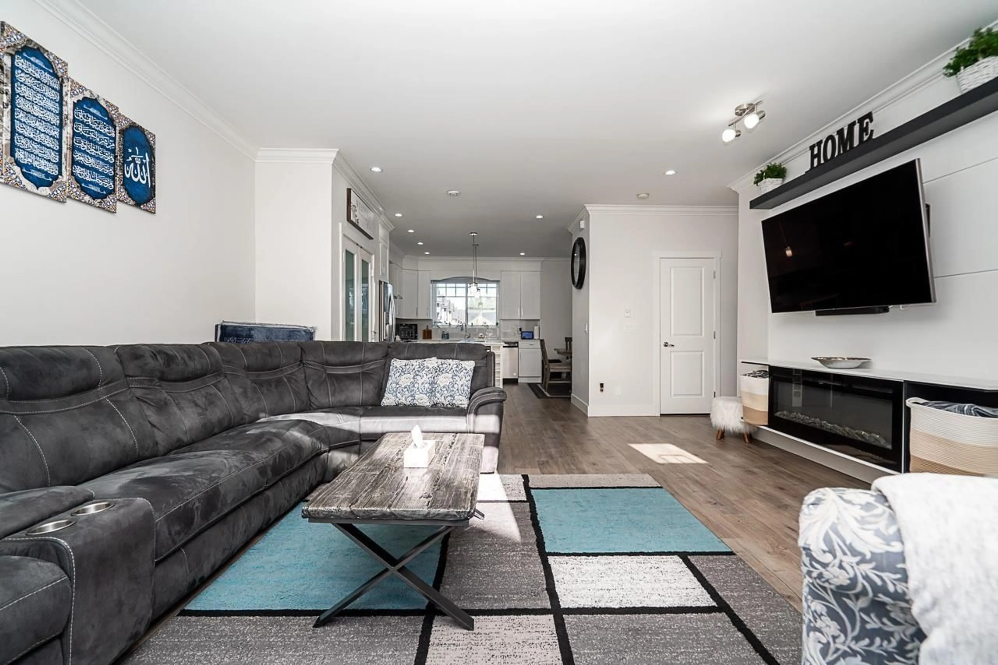 Living room with furniture, unknown for 27 - 13898 64 AVENUE, Surrey British Columbia V3W1L6