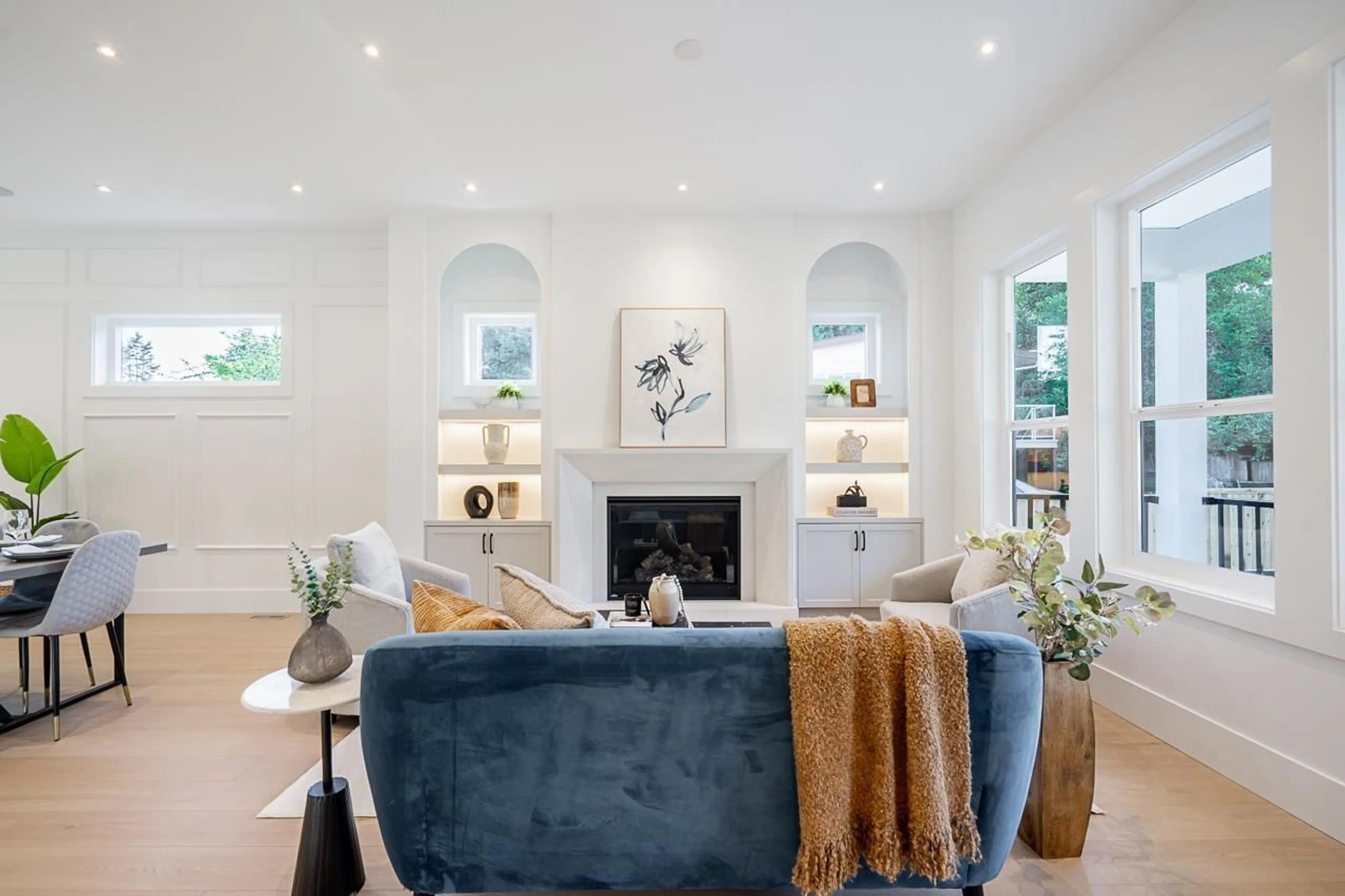 Living room with furniture, unknown for 101 - 13711 16 AVENUE, Surrey British Columbia V4A1P7