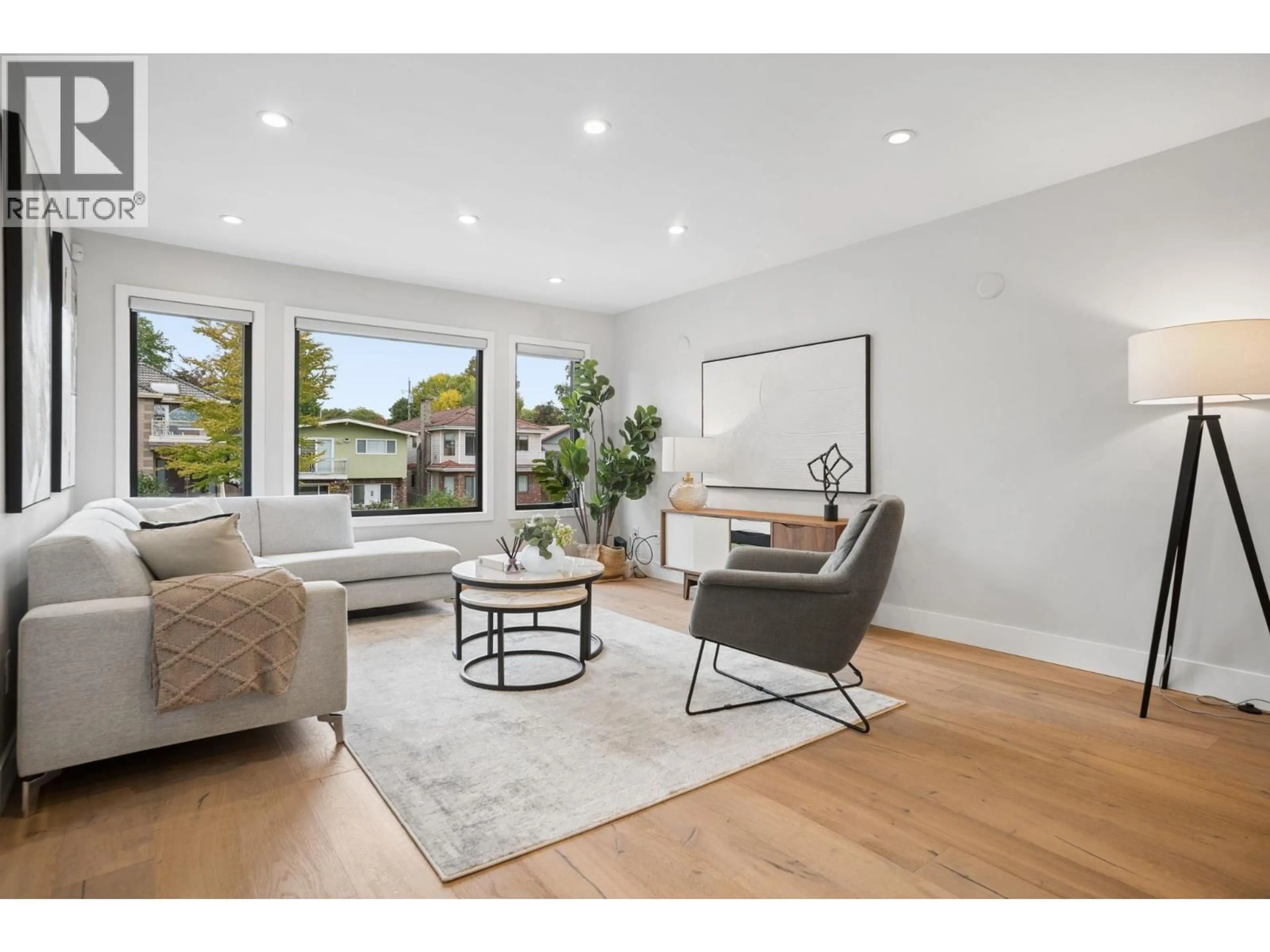 Living room with furniture, wood/laminate floor for 76 46TH AVENUE, Vancouver British Columbia V5W1Z1
