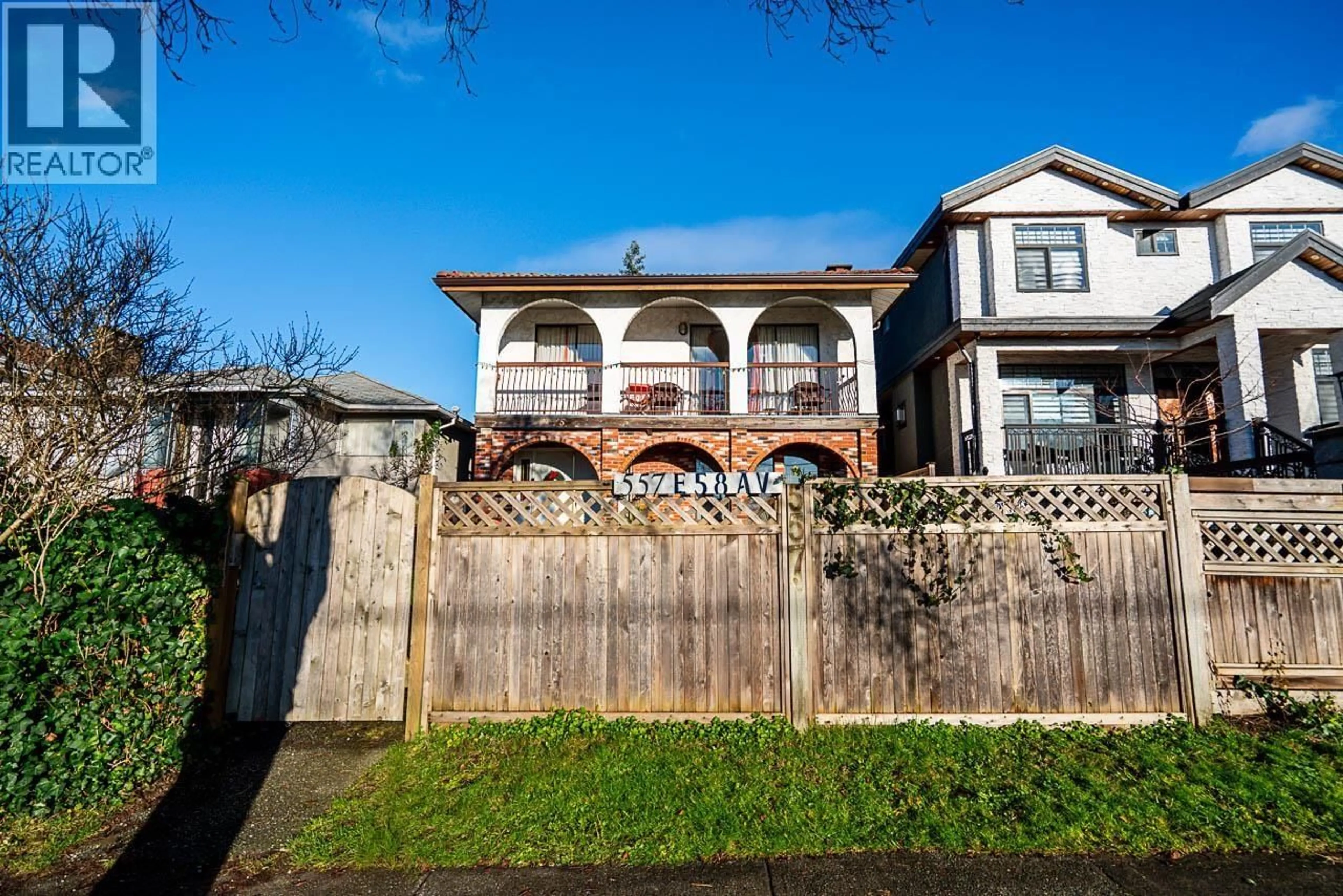 A pic from outside/outdoor area/front of a property/back of a property/a pic from drone, building for 557 58TH AVENUE, Vancouver British Columbia V5X1W1