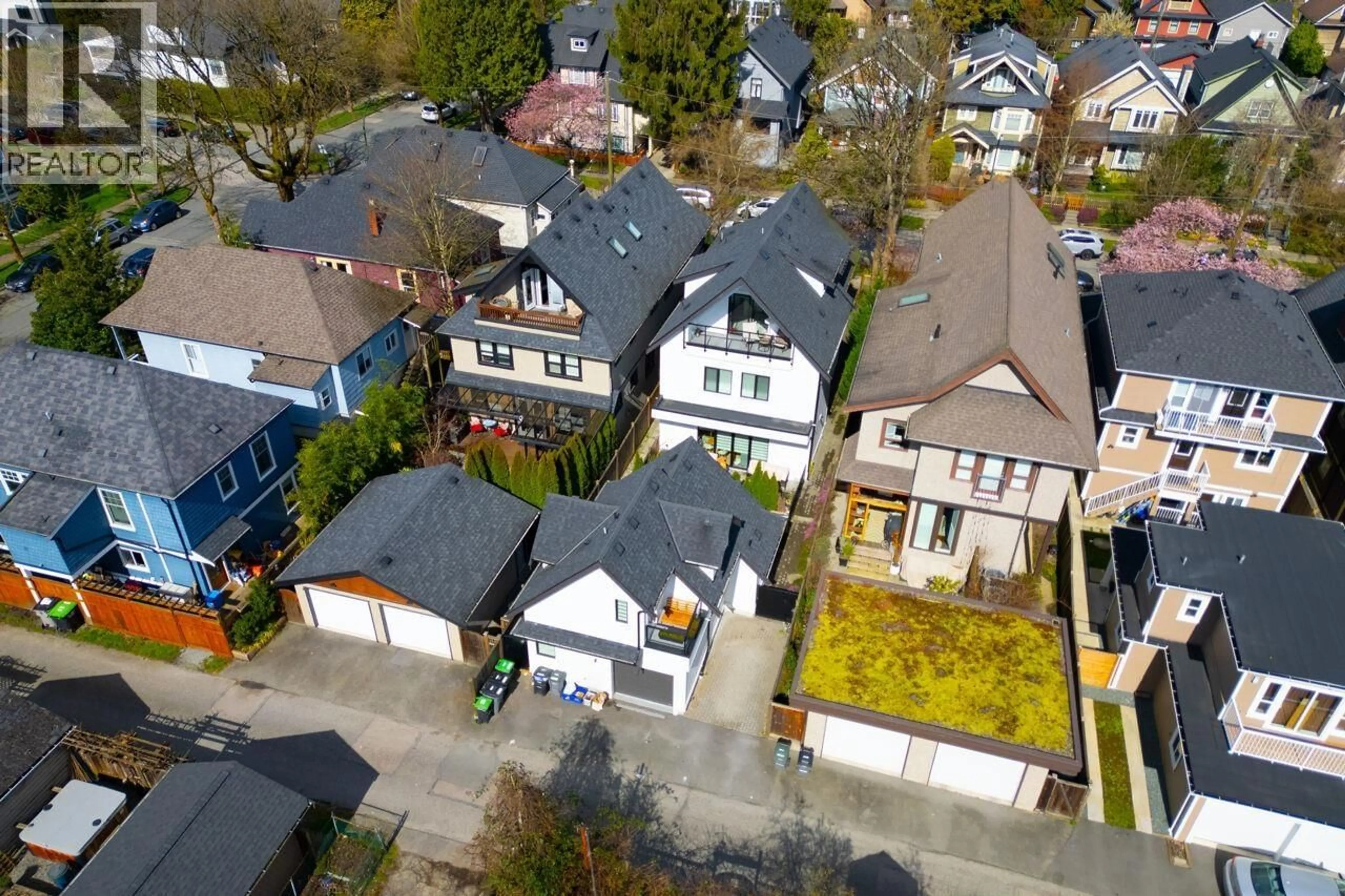 A pic from outside/outdoor area/front of a property/back of a property/a pic from drone, street for 1026 13TH AVENUE, Vancouver British Columbia V5T2L8