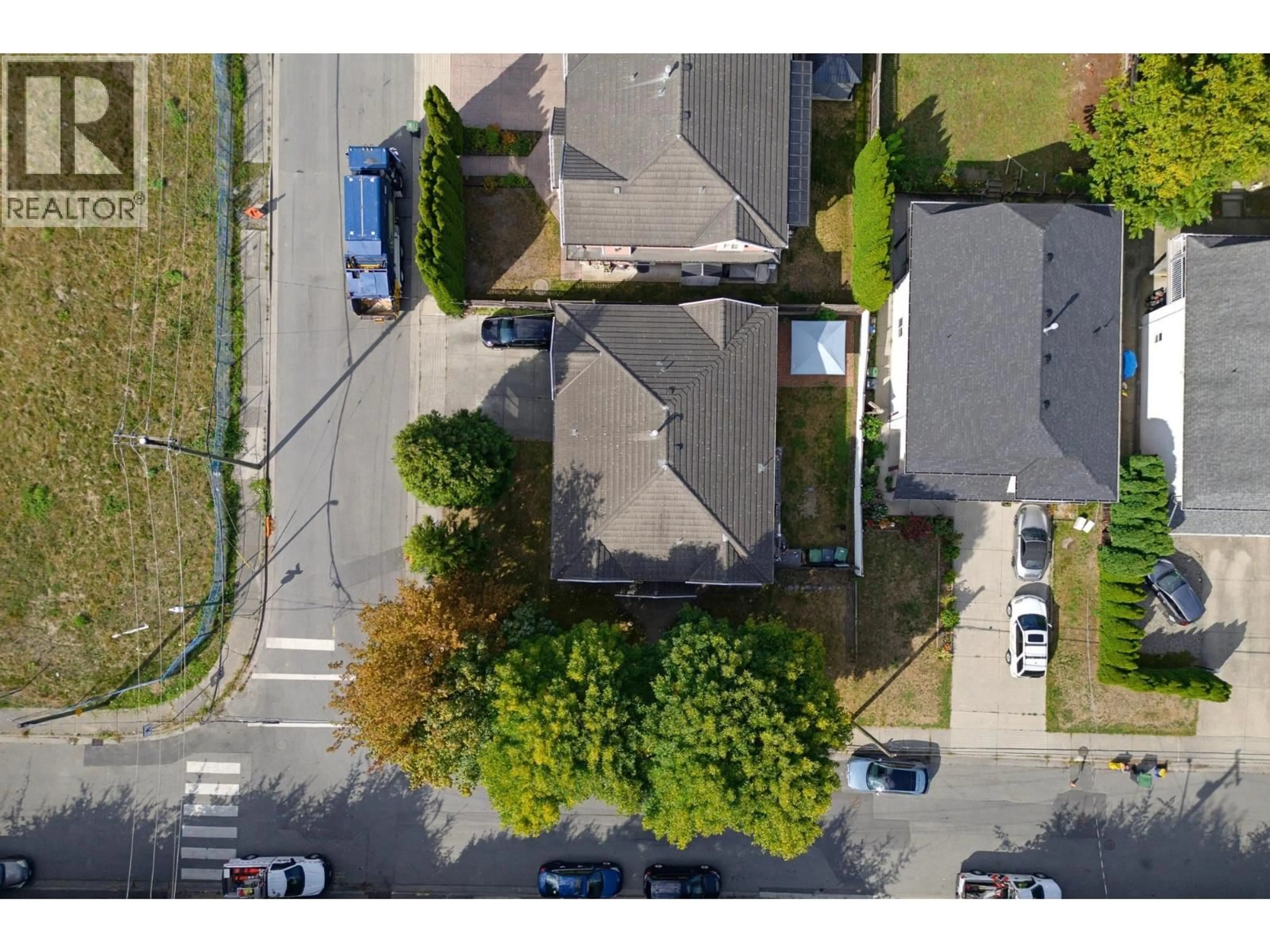 A pic from outside/outdoor area/front of a property/back of a property/a pic from drone, street for 575 ALDERSON AVENUE, Coquitlam British Columbia V3K1T4