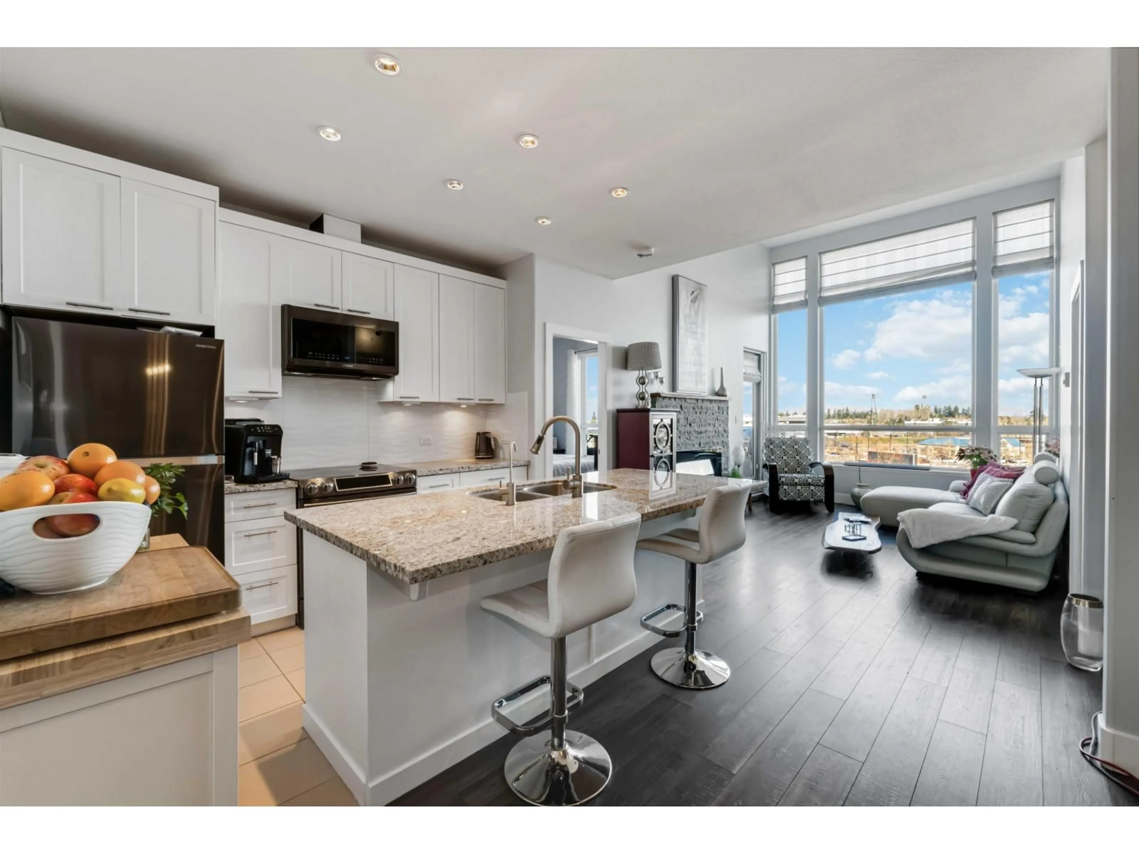 Open concept kitchen, unknown for 421 - 2970 KING GEORGE BOULEVARD, Surrey British Columbia V4P0E6