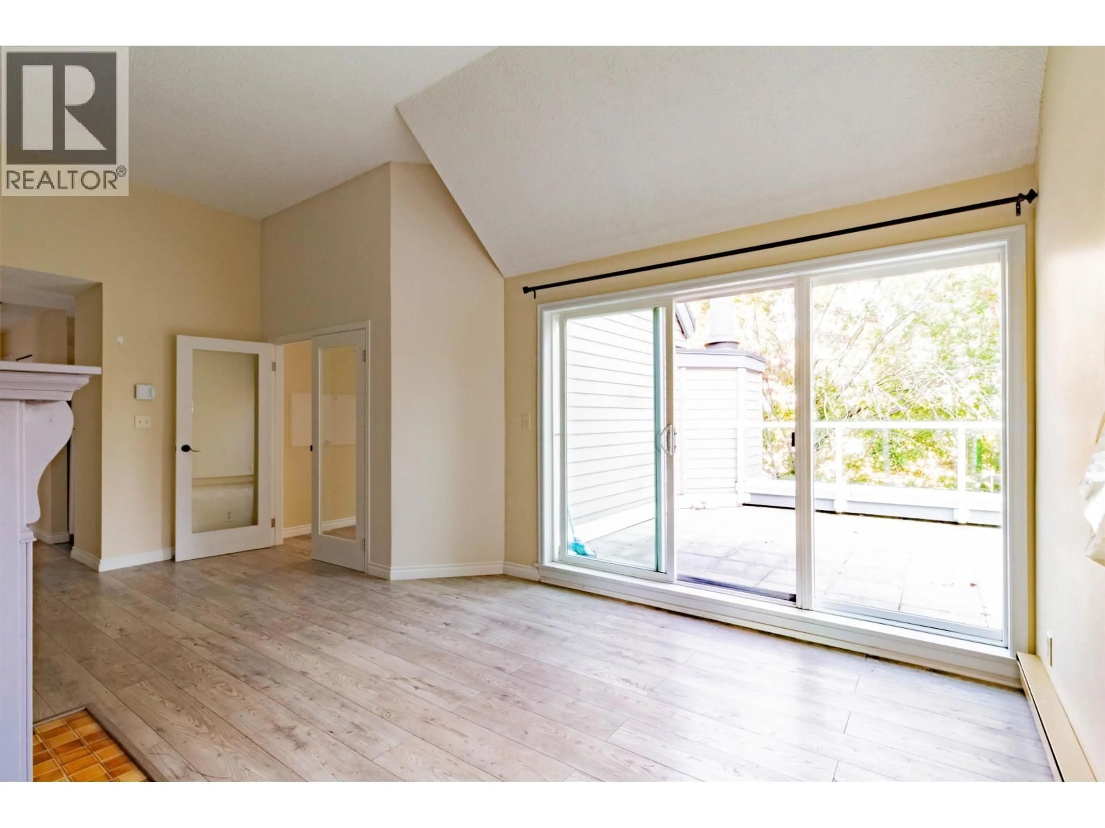 A pic of a room for 306 - 5025 SANDERS STREET, Burnaby British Columbia V5H1S8