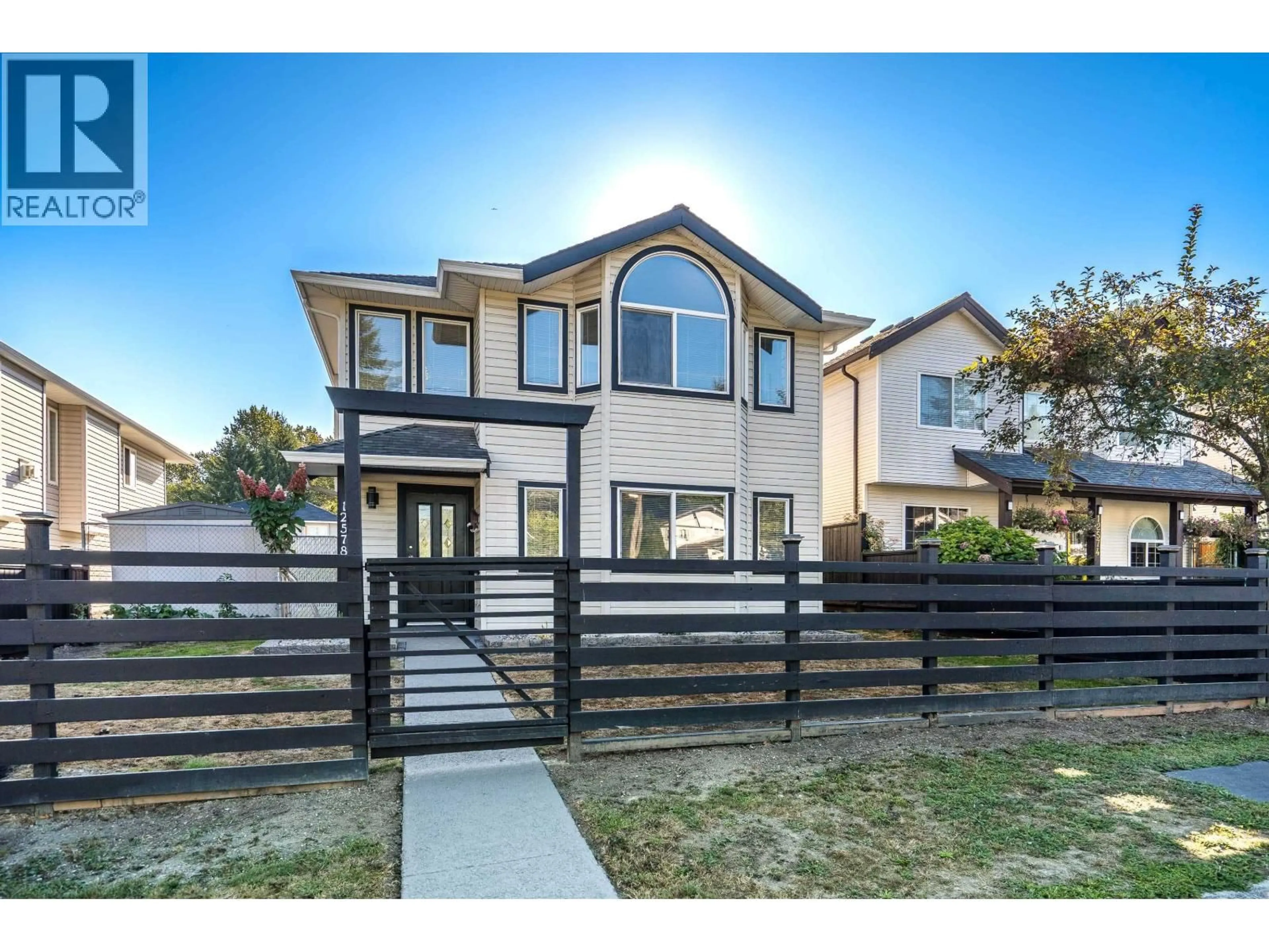 Home with vinyl exterior material, street for 12578 224 STREET, Maple Ridge British Columbia V2X6C1
