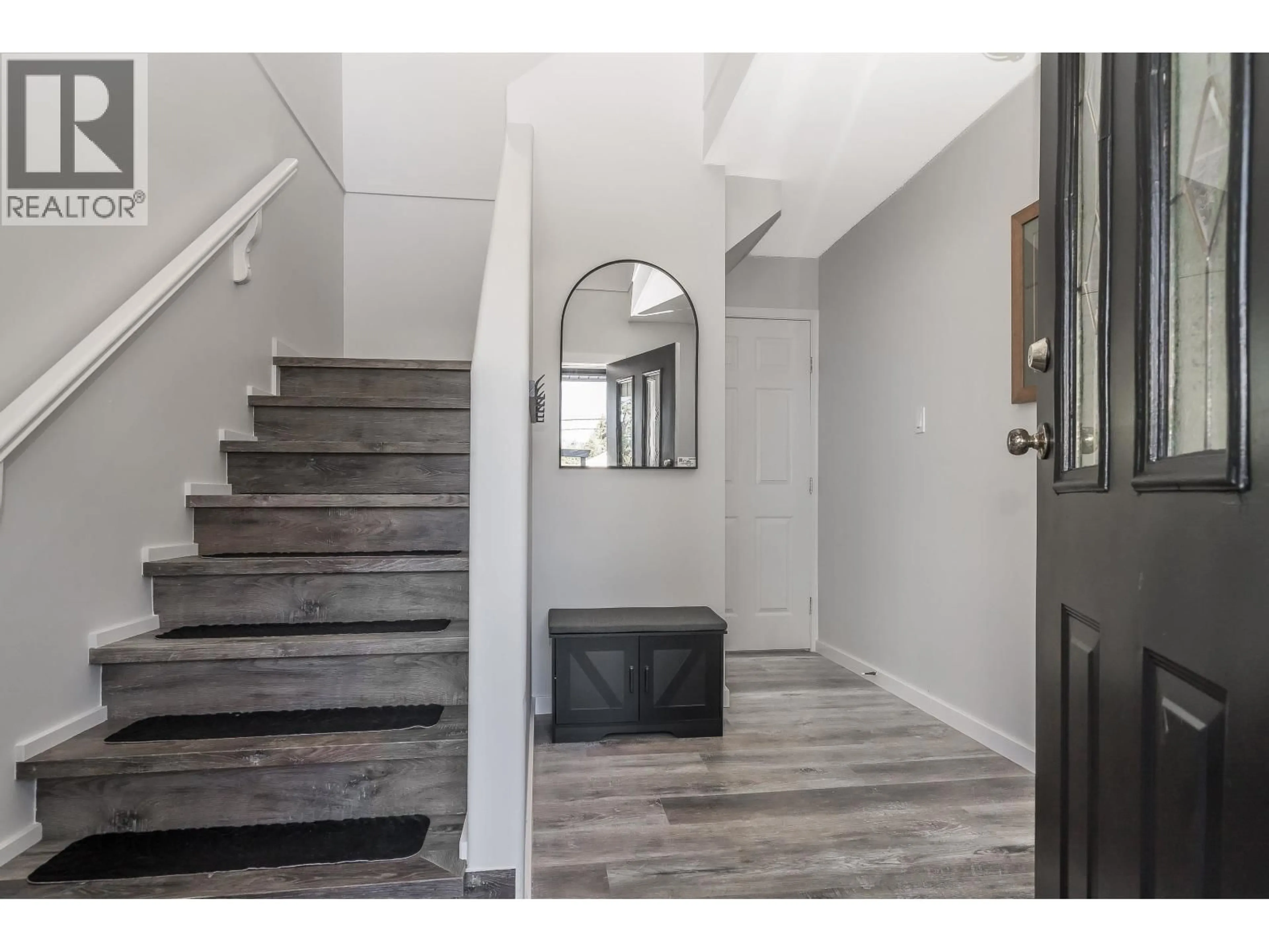 Indoor entryway for 12578 224 STREET, Maple Ridge British Columbia V2X6C1