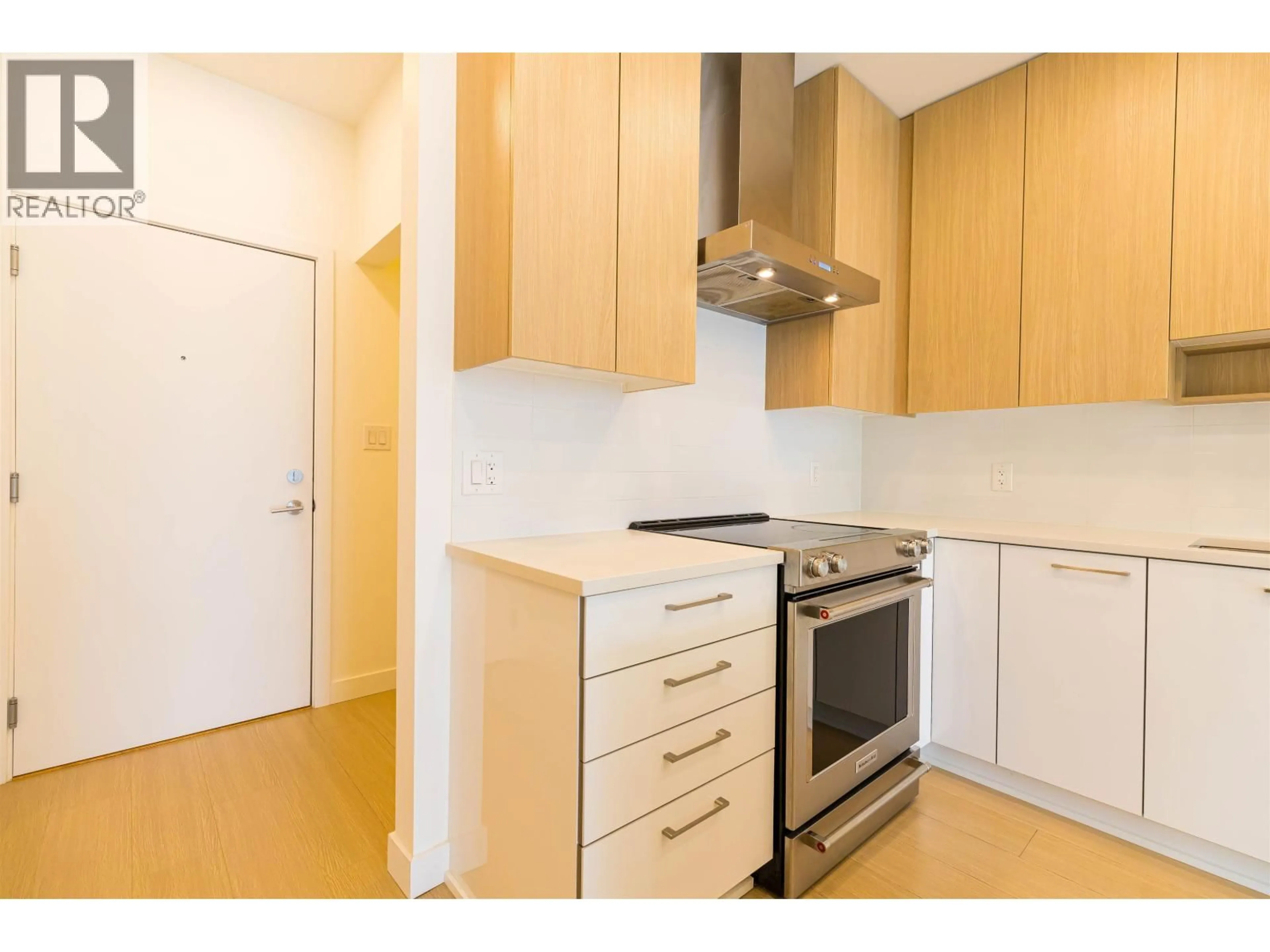 Standard kitchen, wood/laminate floor for 217 - 5460 BROADWAY, Burnaby British Columbia V5B0B4