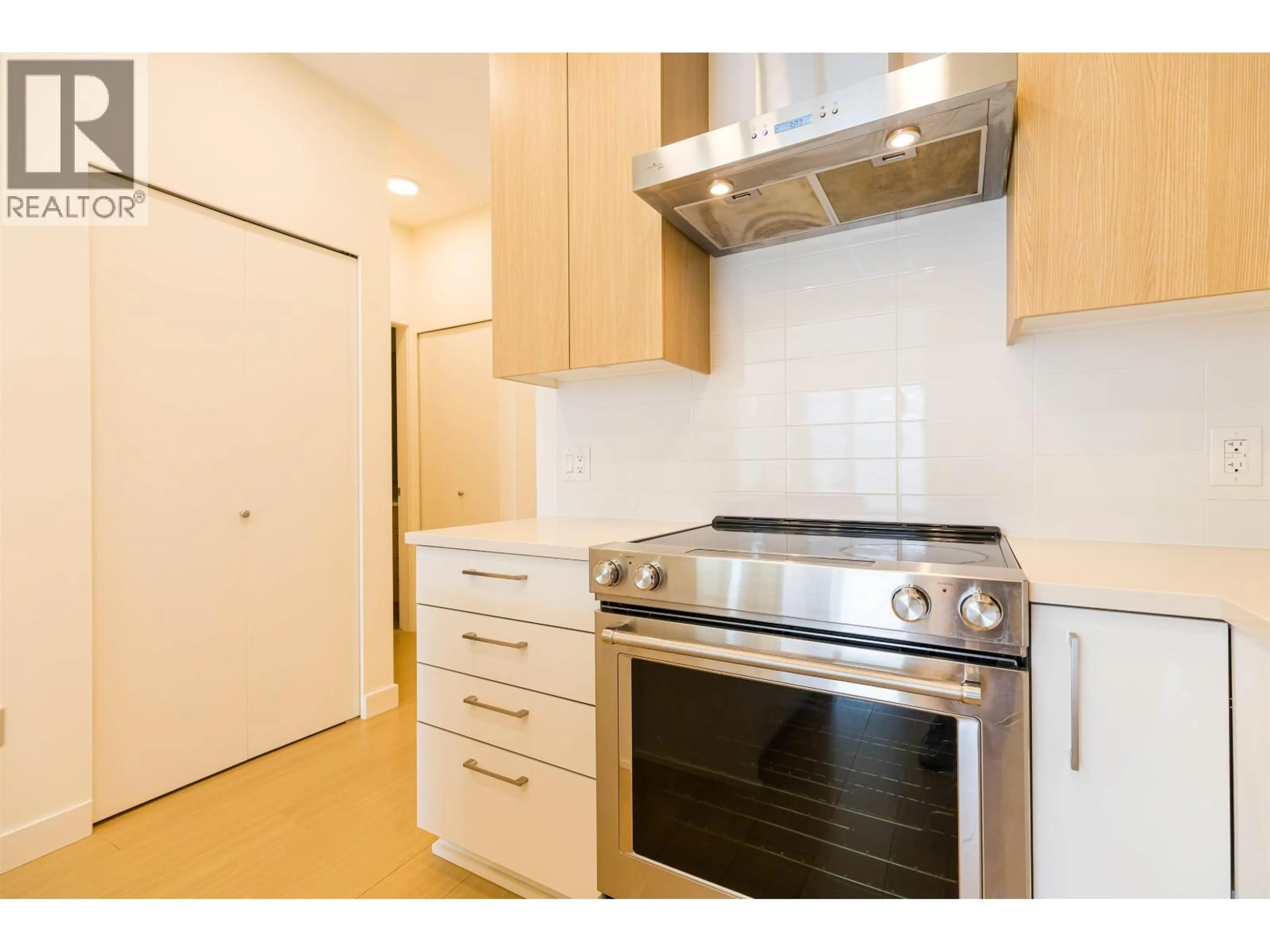 Standard kitchen, unknown for 217 - 5460 BROADWAY, Burnaby British Columbia V5B0B4