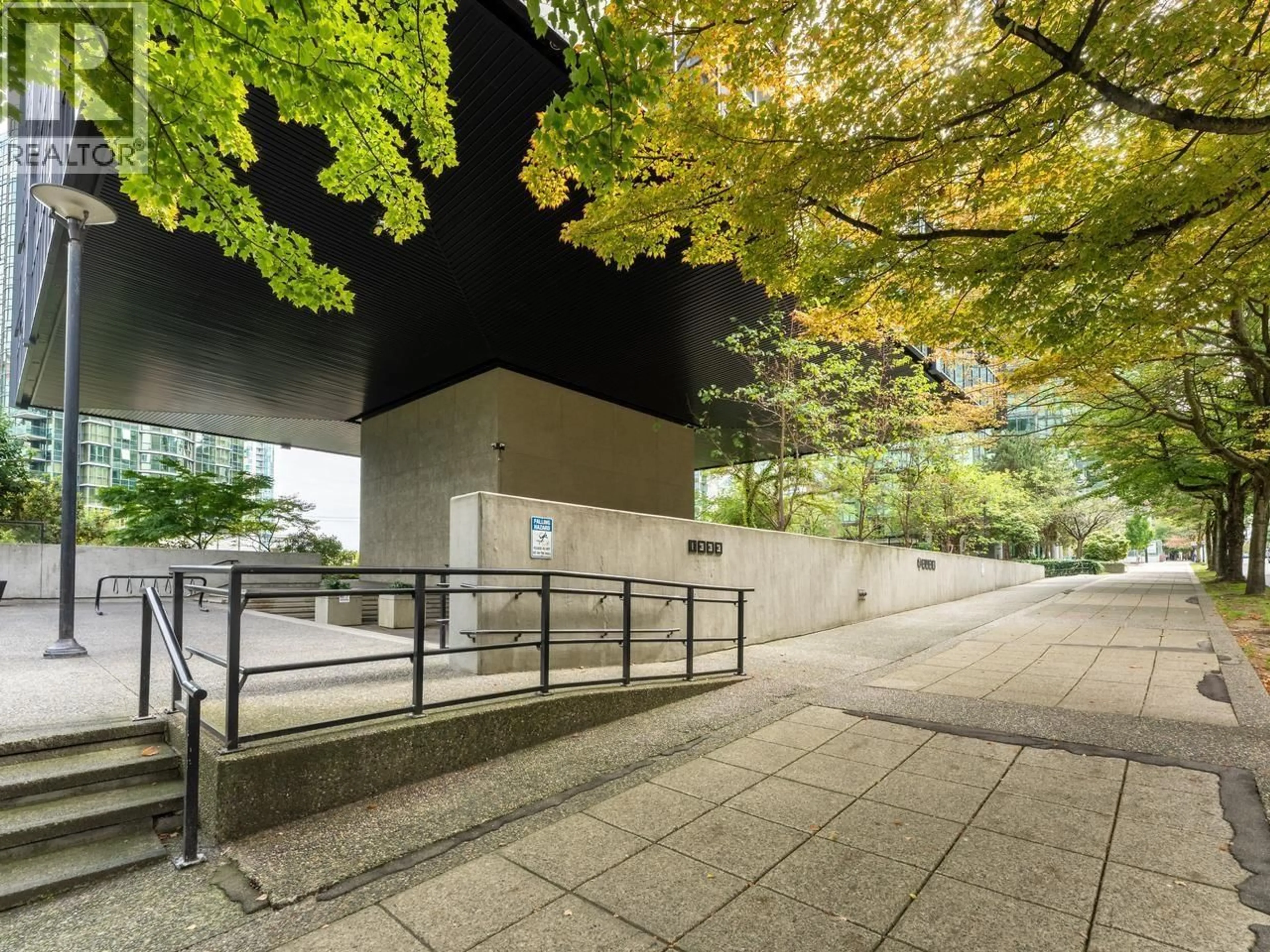 Patio, street for 1113 - 1333 GEORGIA STREET, Vancouver British Columbia V6E4V3