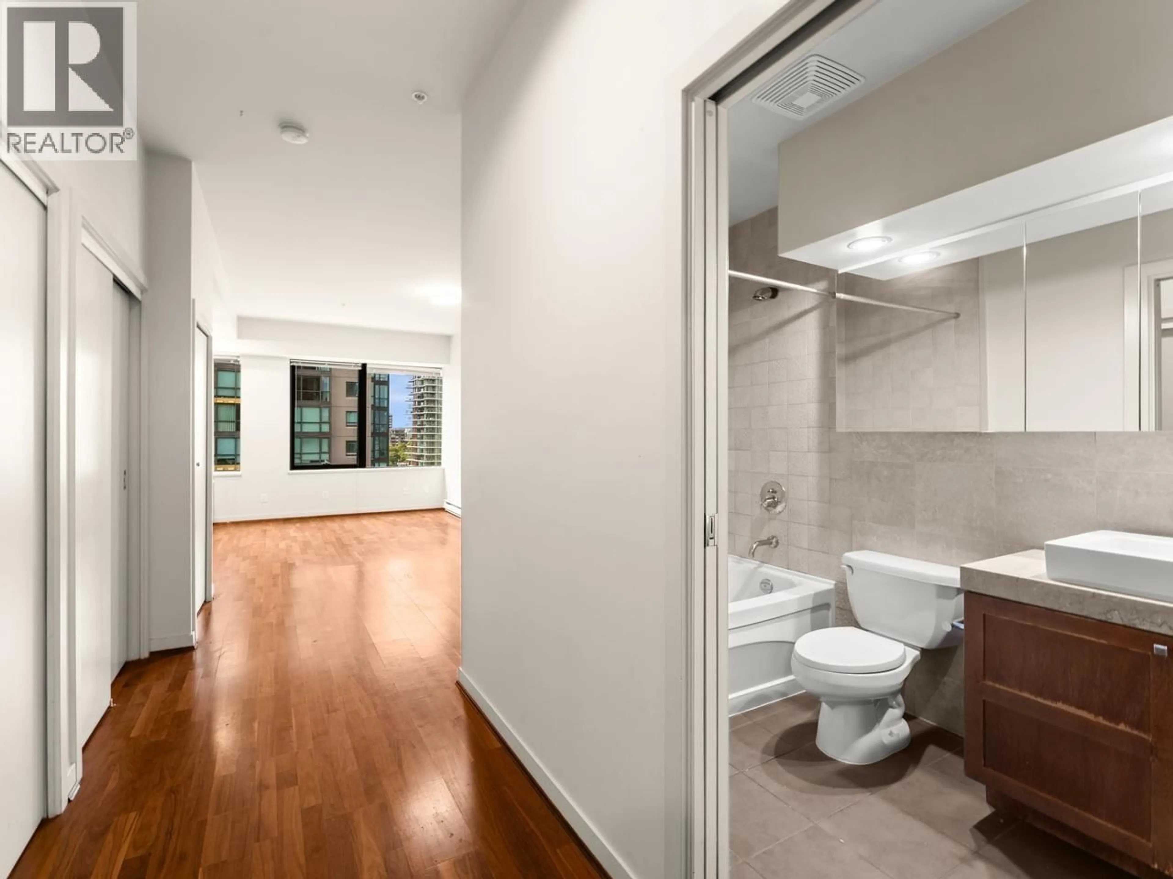 Standard bathroom, unknown for 1113 - 1333 GEORGIA STREET, Vancouver British Columbia V6E4V3