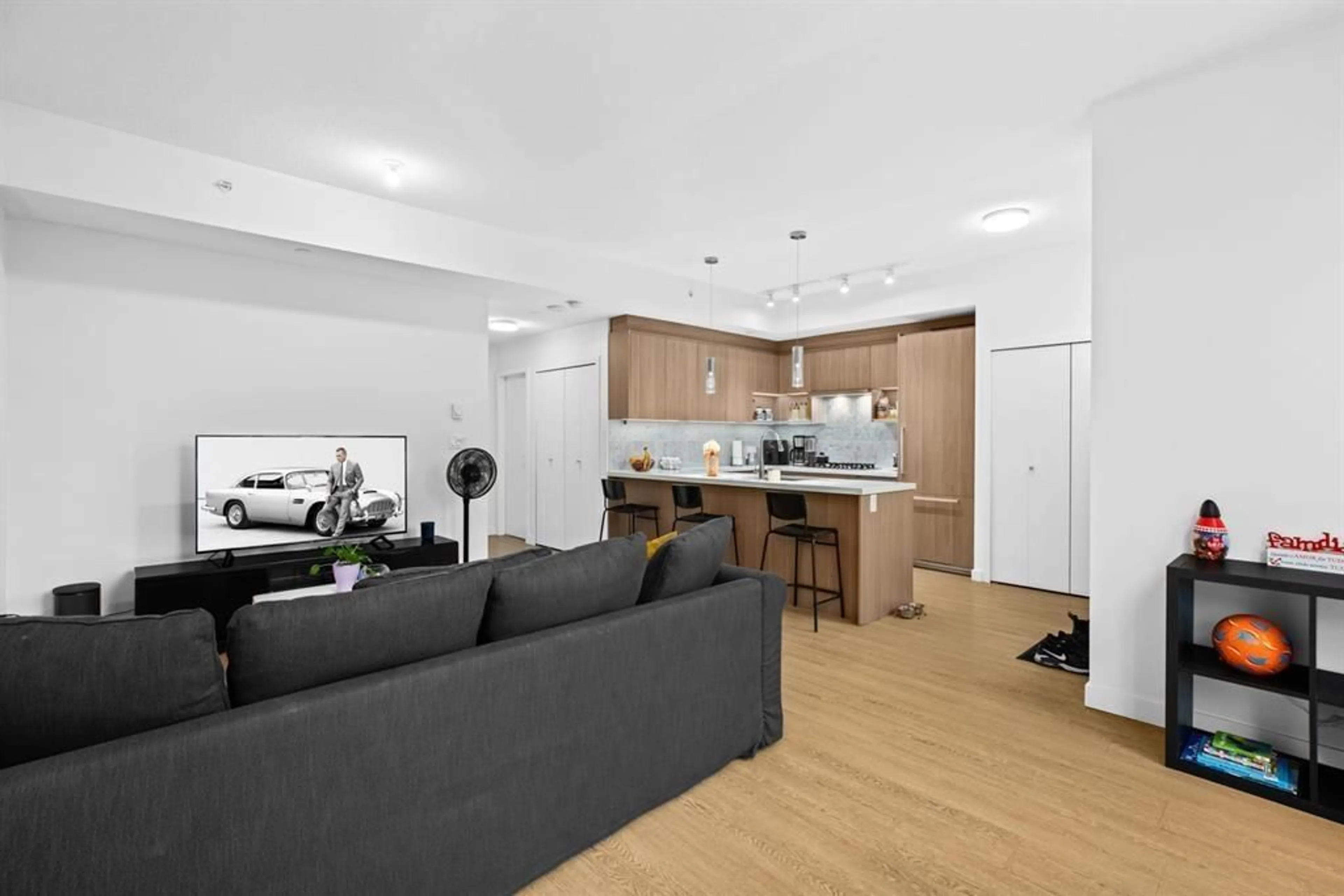 Open concept kitchen, unknown for 1 - 13720 100 AVENUE, Surrey British Columbia V3T0L5
