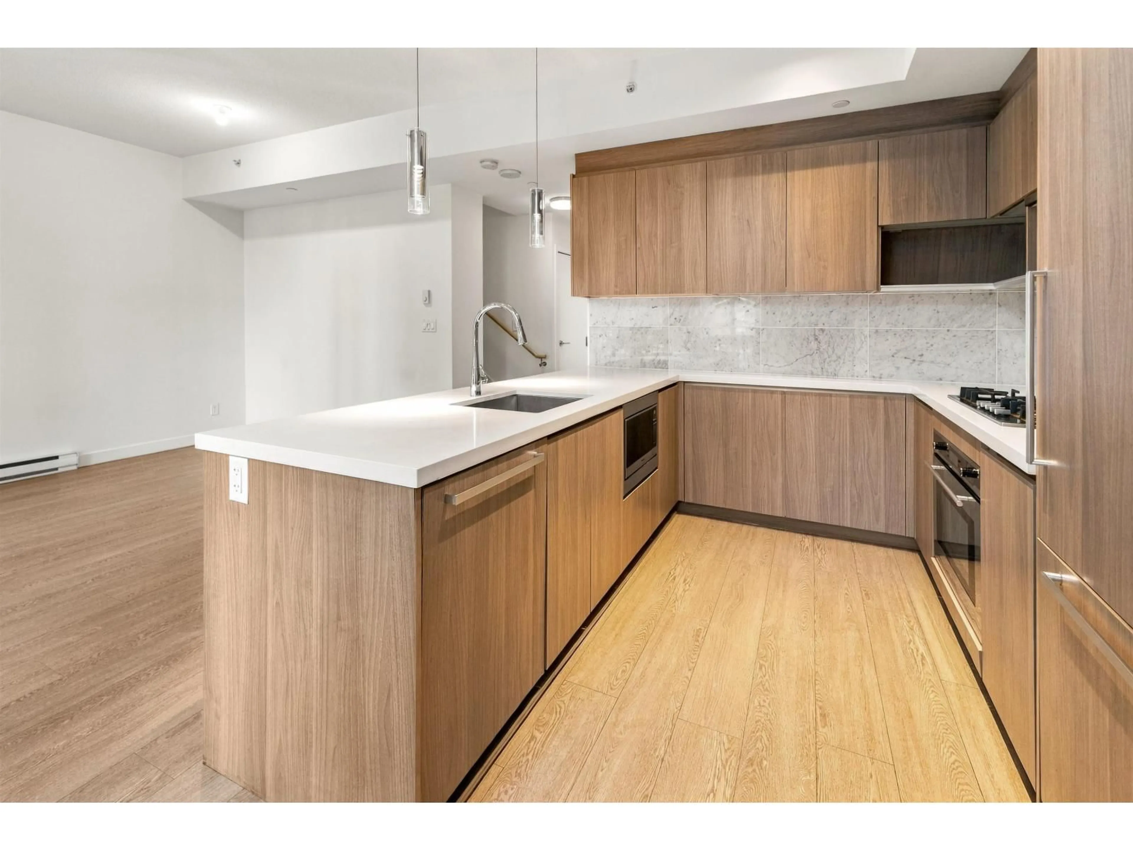 Standard kitchen, wood/laminate floor for 1 - 13720 100 AVENUE, Surrey British Columbia V3T0L5