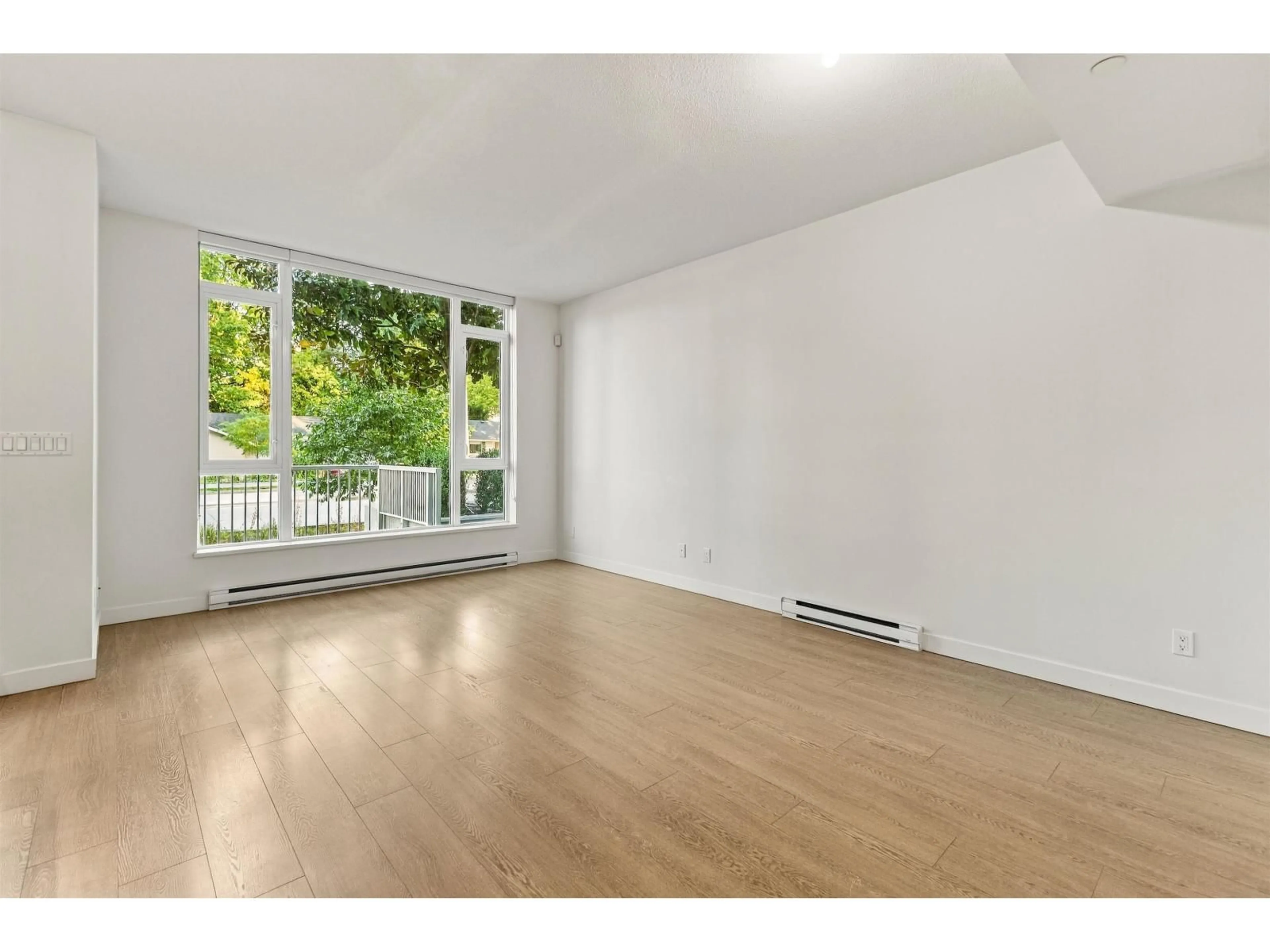 A pic of a room for 1 - 13720 100 AVENUE, Surrey British Columbia V3T0L5