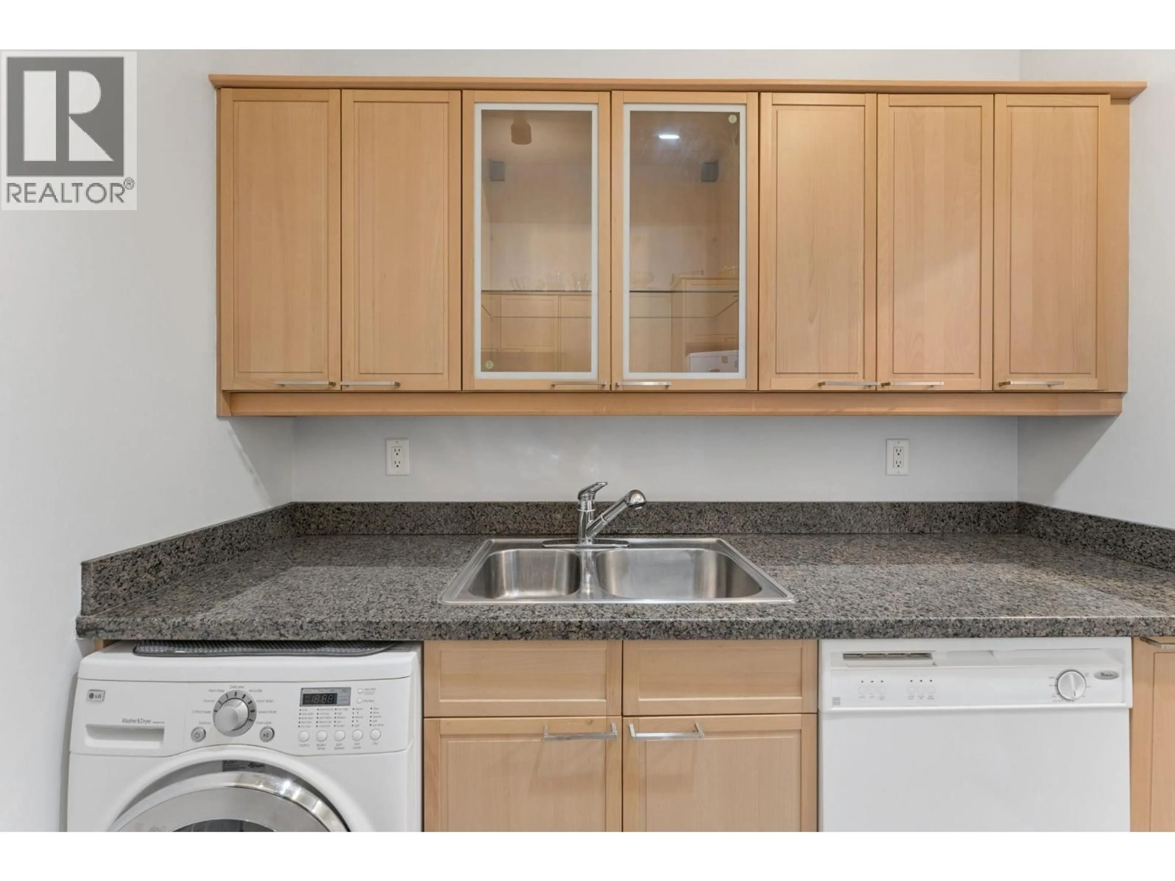Standard kitchen, unknown for 304 - 827 16TH STREET, North Vancouver British Columbia V7P1R2