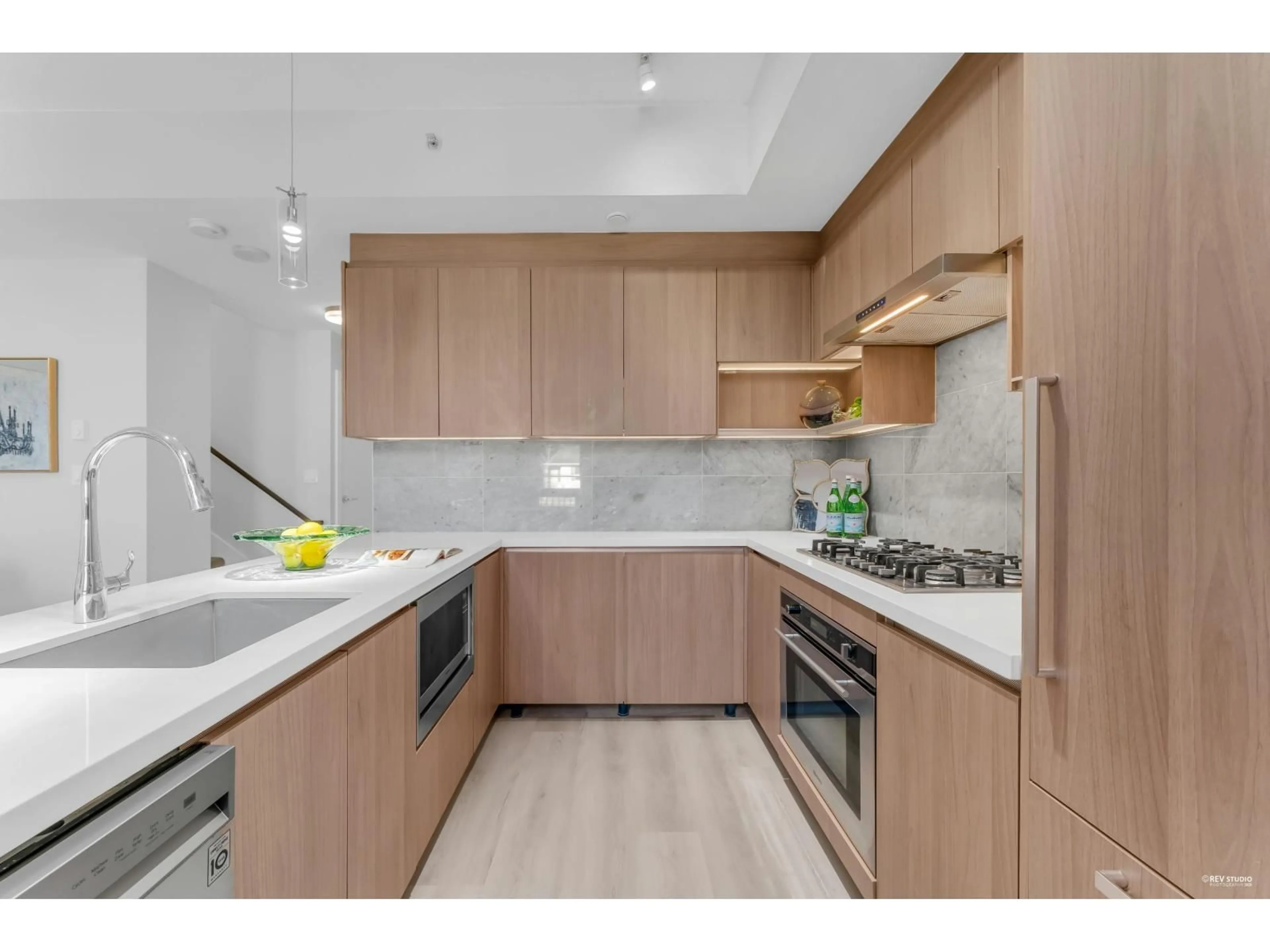 Standard kitchen, unknown for 5 - 13720 100 AVENUE, Surrey British Columbia V3T0L5