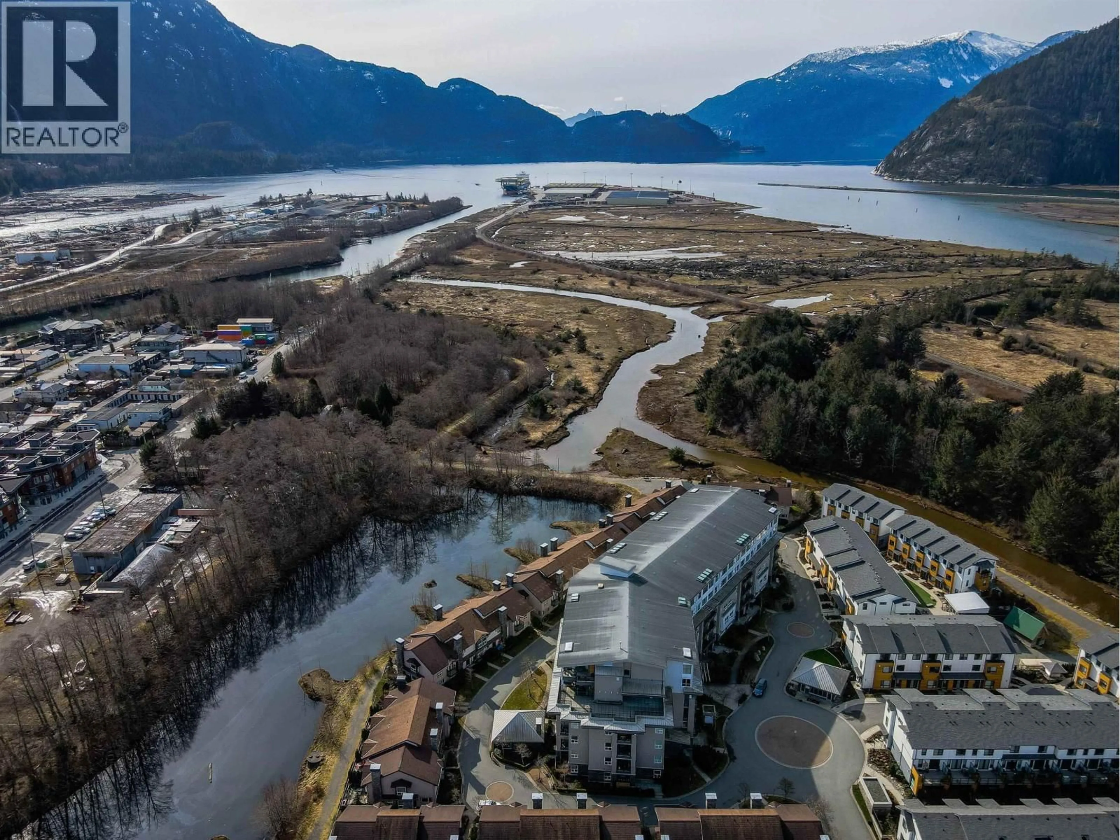 A pic from outside/outdoor area/front of a property/back of a property/a pic from drone, water/lake/river/ocean view for 307 - 1212 MAIN STREET, Squamish British Columbia V8B0S1