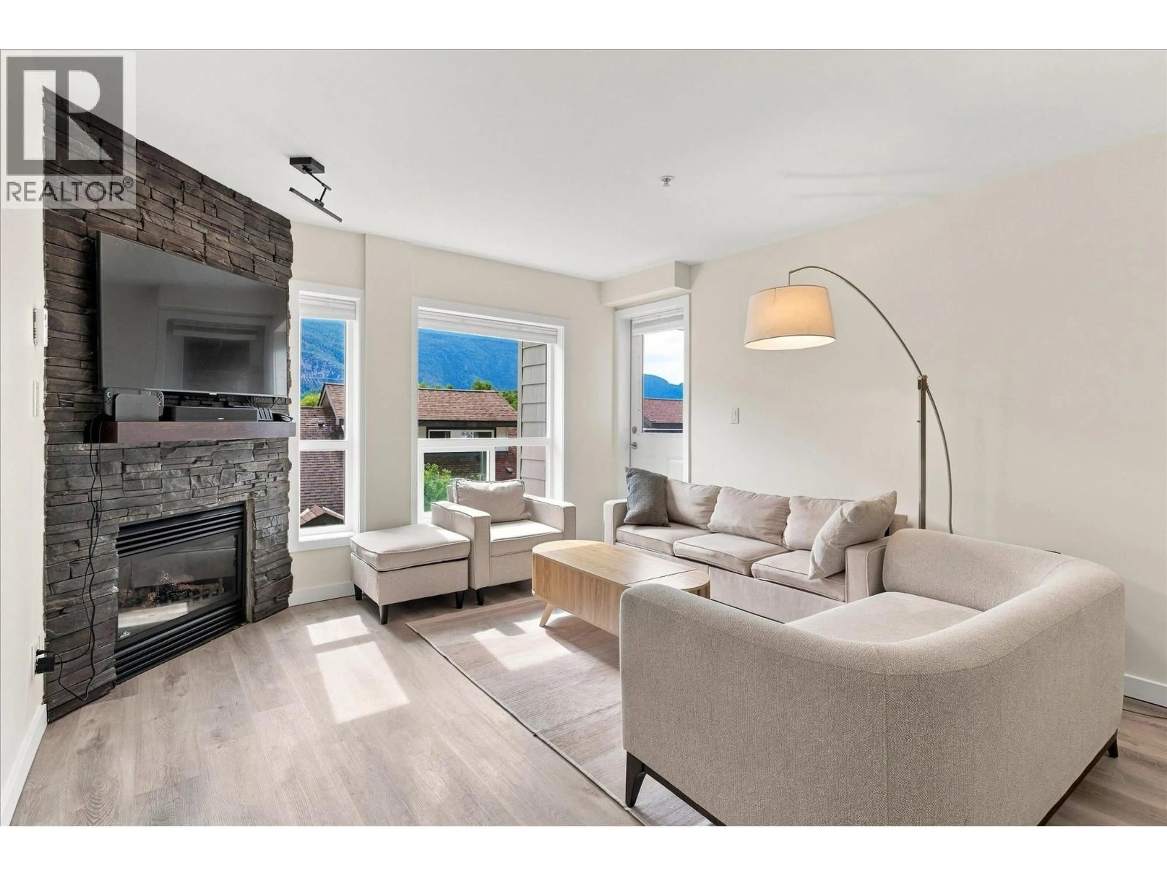 Living room with furniture, wood/laminate floor for 307 - 1212 MAIN STREET, Squamish British Columbia V8B0S1