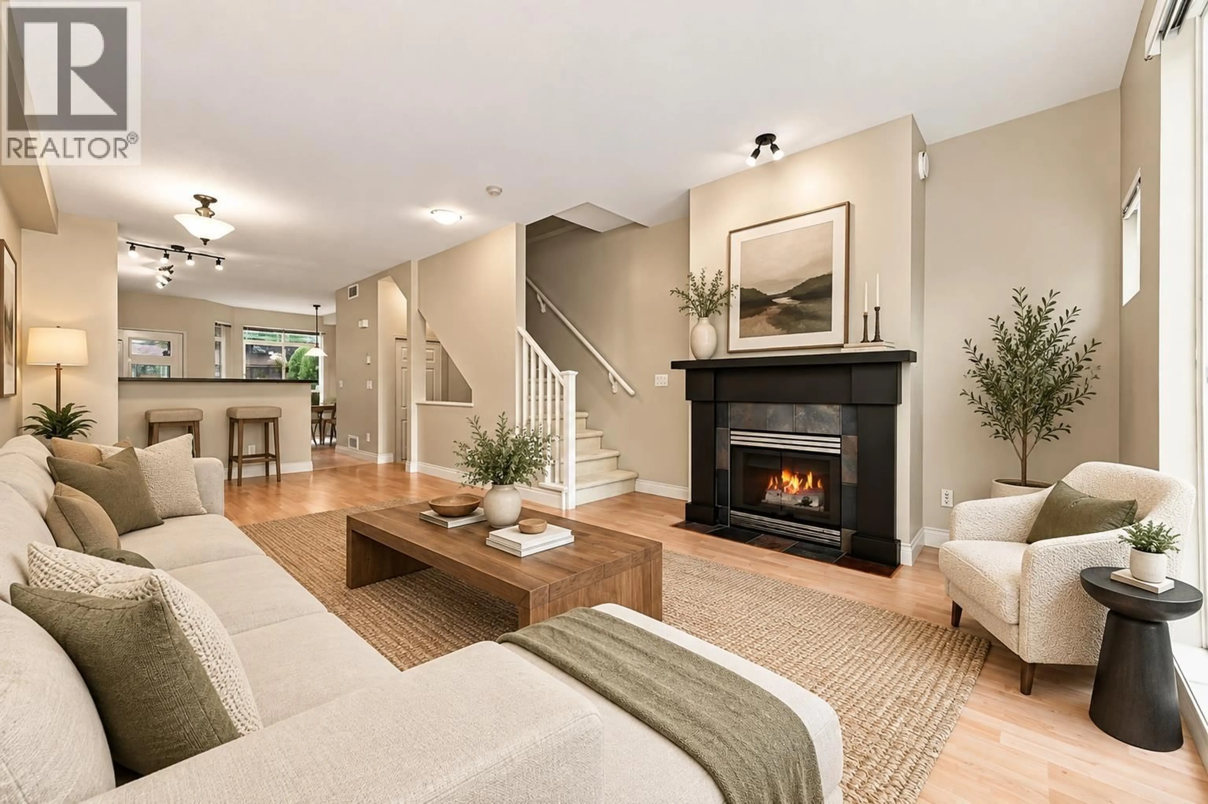 Living room with furniture, unknown for 27 - 15 FOREST PARK WAY, Port Moody British Columbia V3H5G7