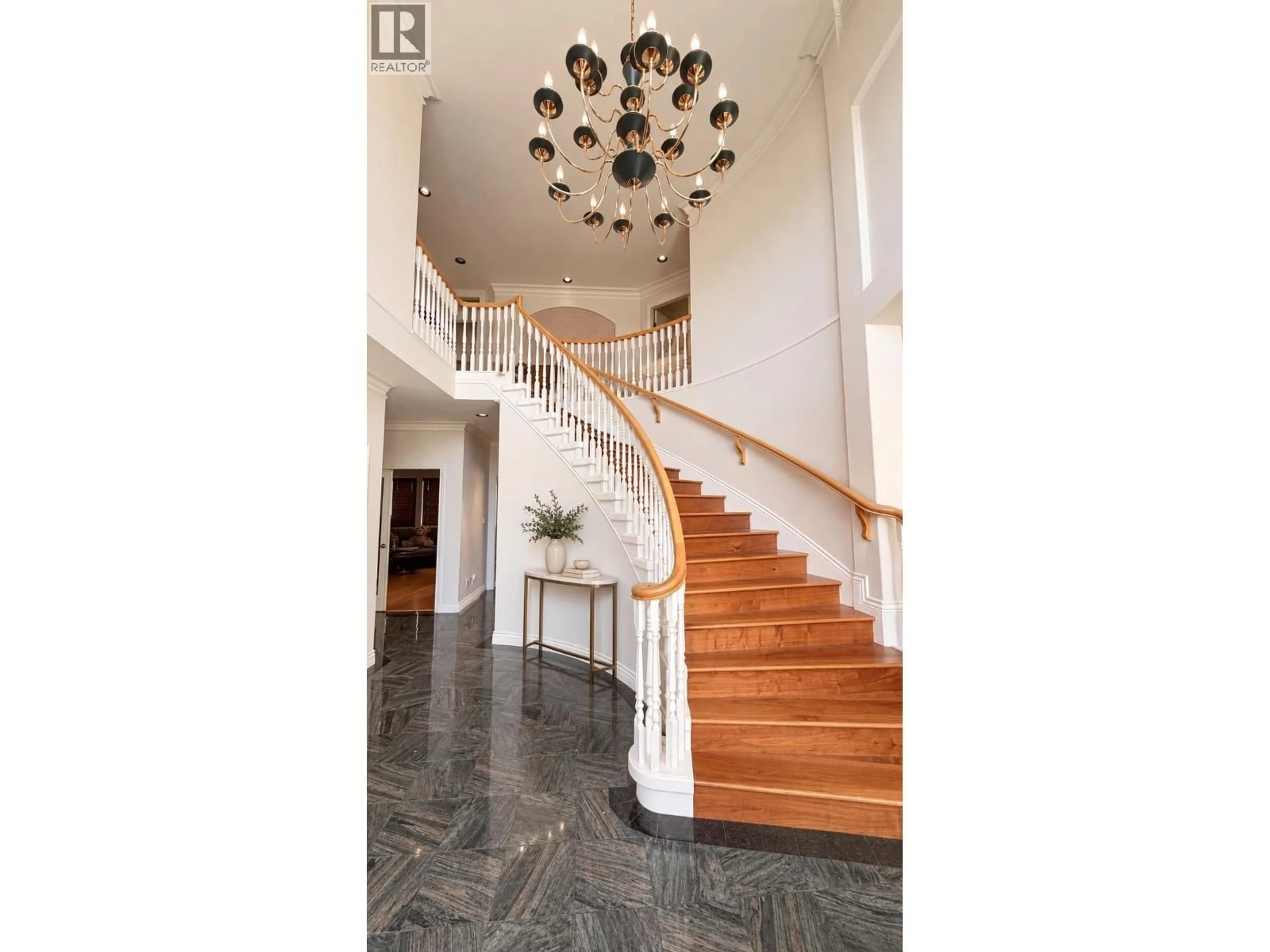 Indoor foyer for 8631 PIGOTT ROAD, Richmond British Columbia V7A2C3