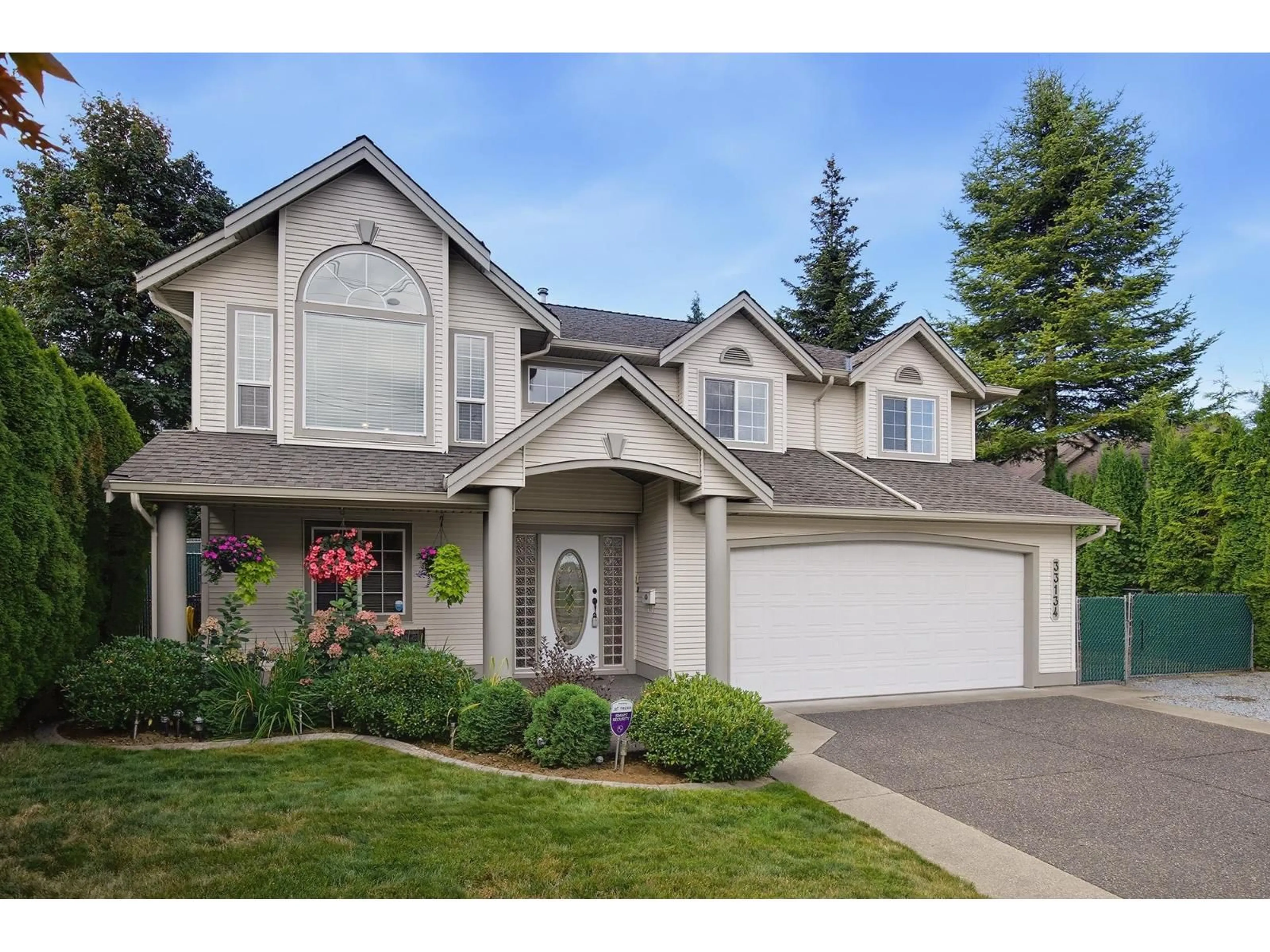 Home with vinyl exterior material, street for 33134 CHERRY AVENUE, Mission British Columbia V2V2V2