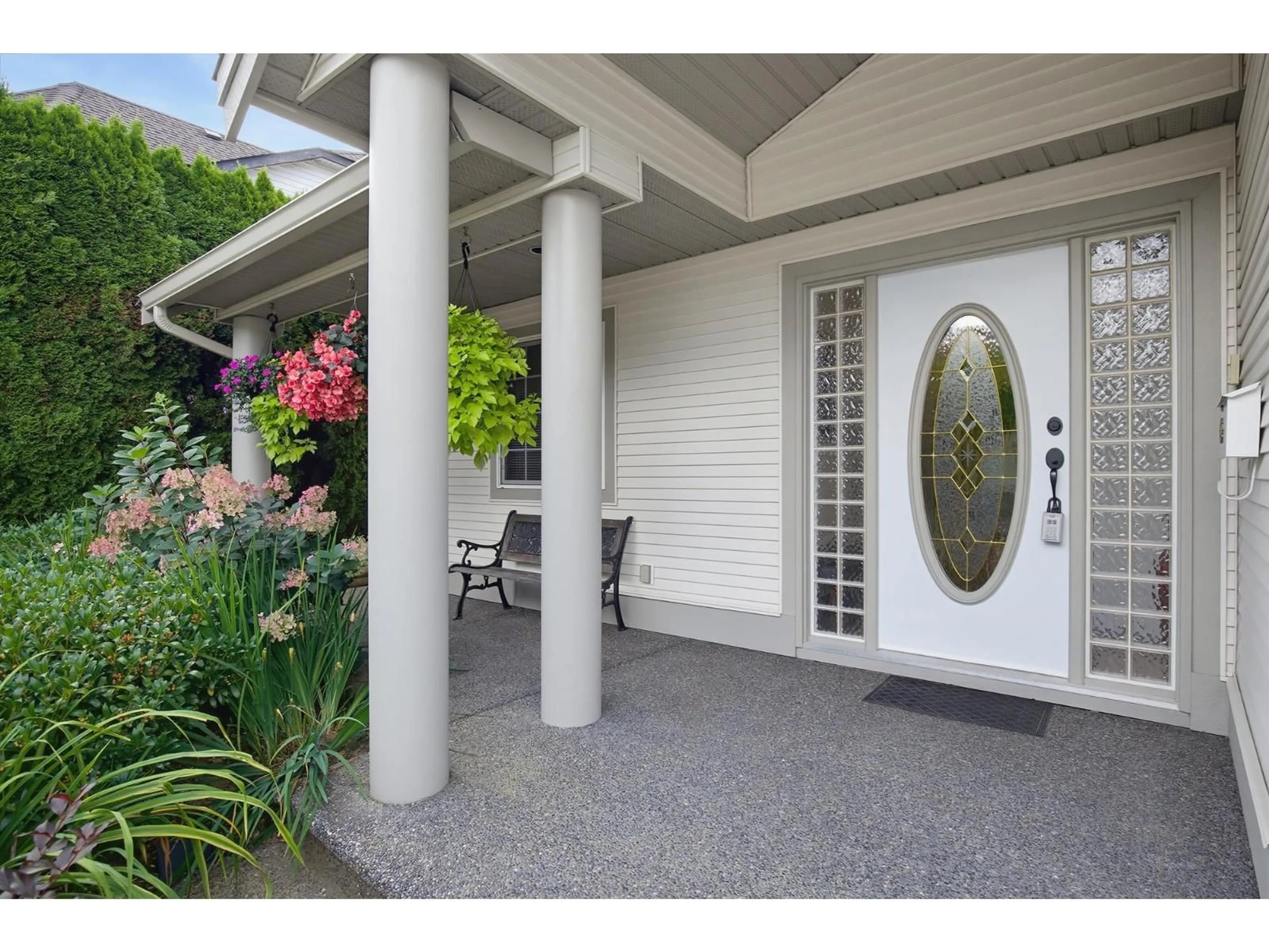 Indoor entryway for 33134 CHERRY AVENUE, Mission British Columbia V2V2V2