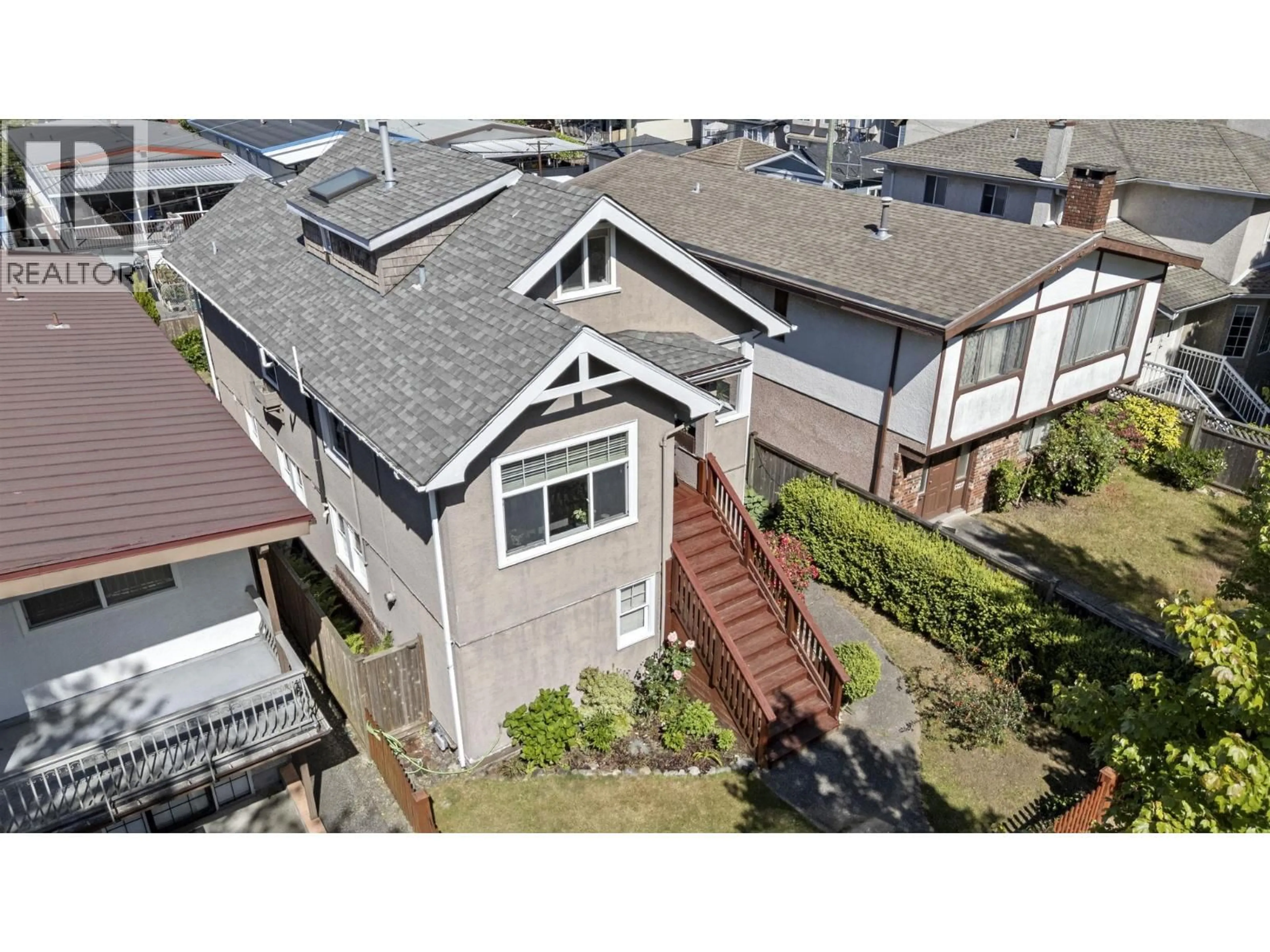 A pic from outside/outdoor area/front of a property/back of a property/a pic from drone, street for 5743 ST. MARGARETS STREET, Vancouver British Columbia V5R3H6