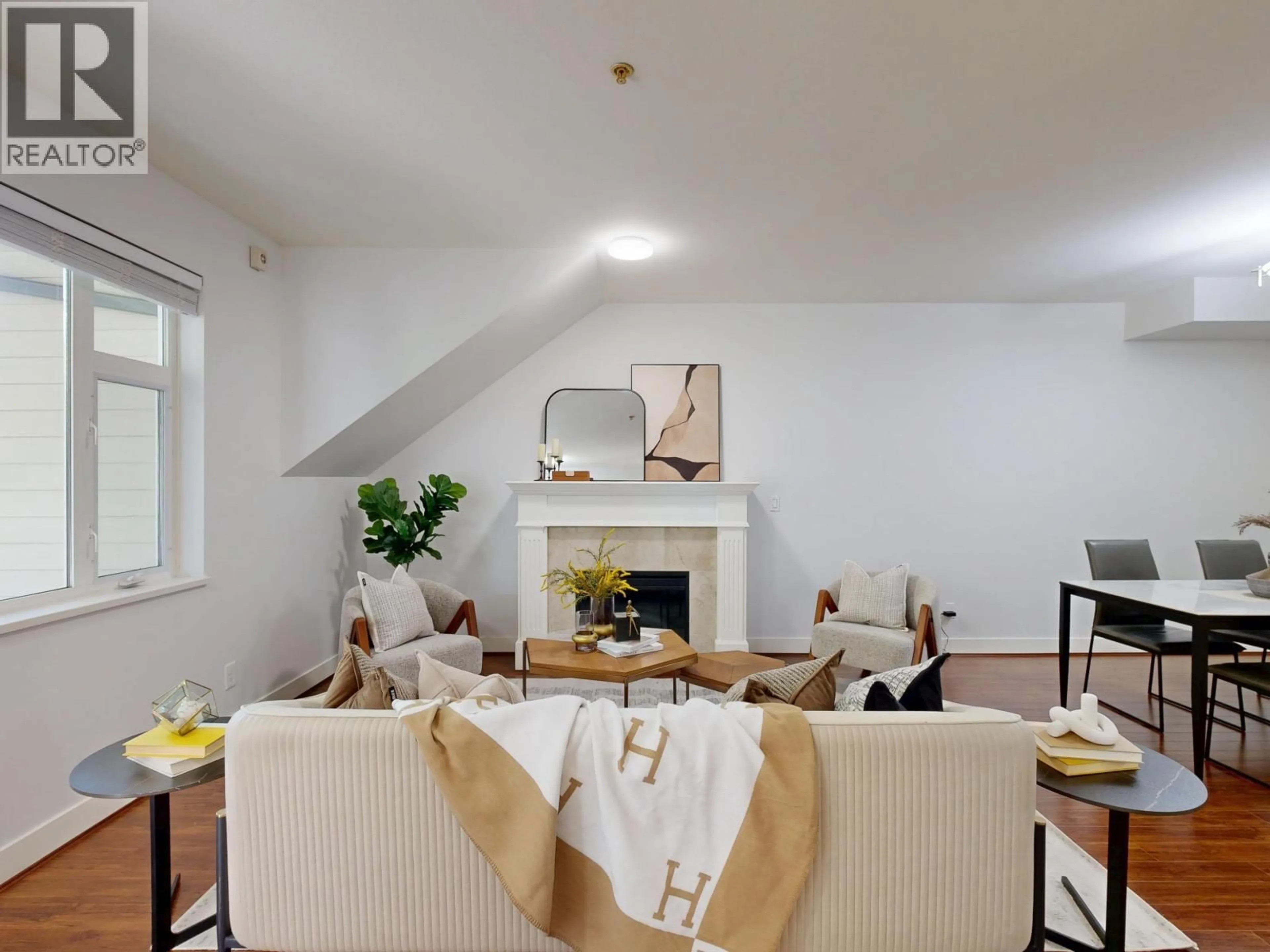 Living room with furniture, unknown for 305 - 4468 ALBERT STREET, Burnaby British Columbia V5C2G8
