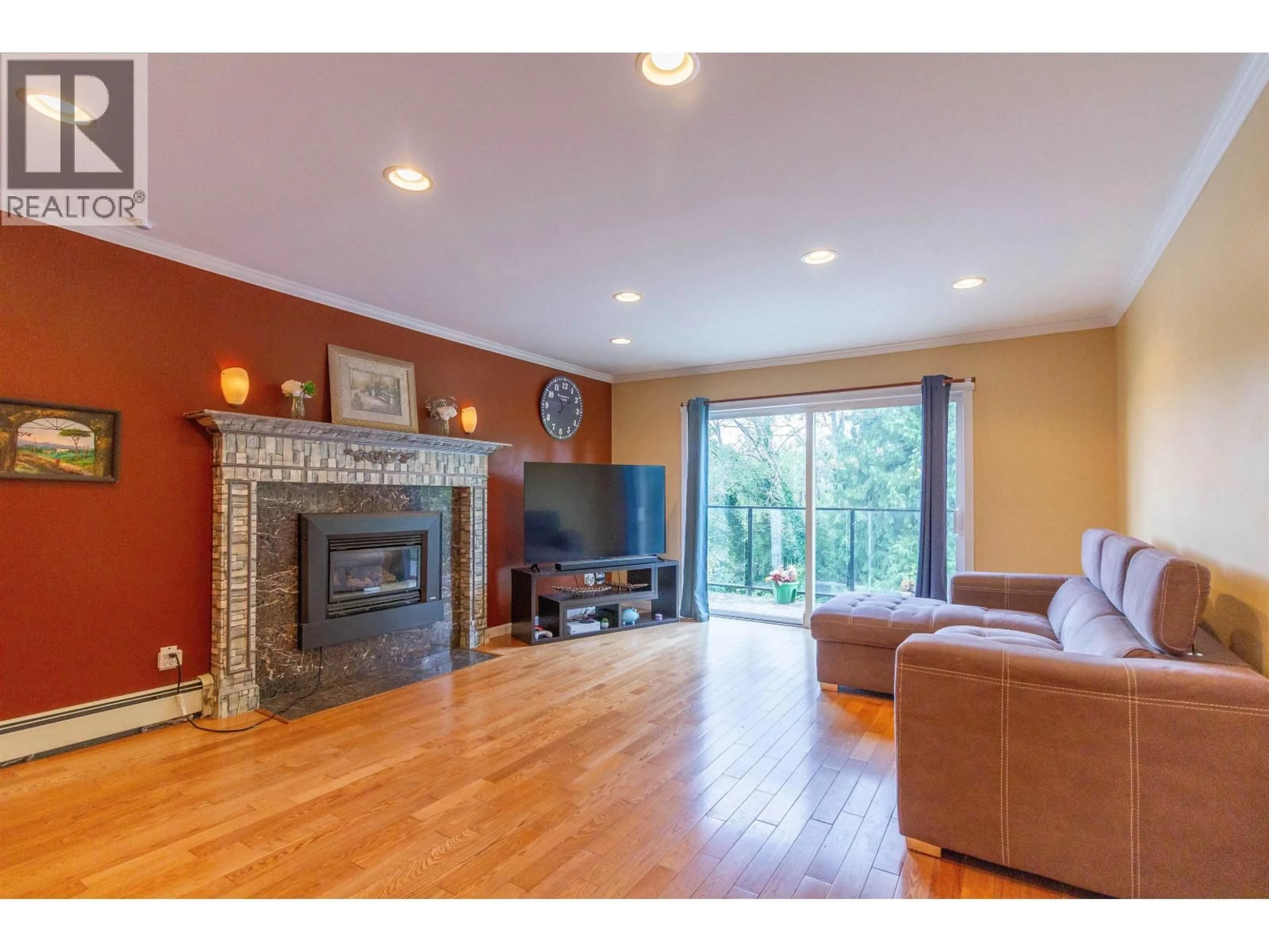 Living room with furniture, wood/laminate floor for 111 FELL AVENUE, Burnaby British Columbia V5B1L3
