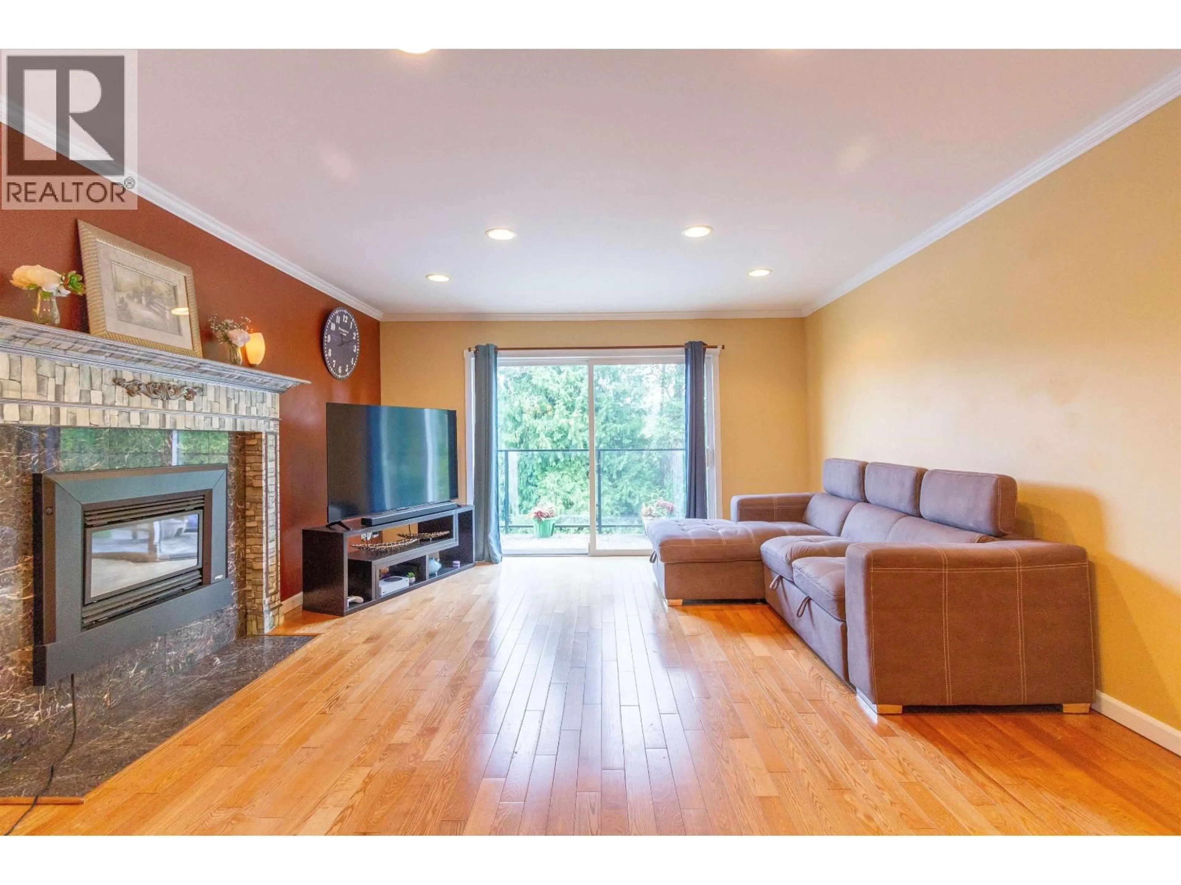 Living room with furniture, wood/laminate floor for 111 FELL AVENUE, Burnaby British Columbia V5B1L3