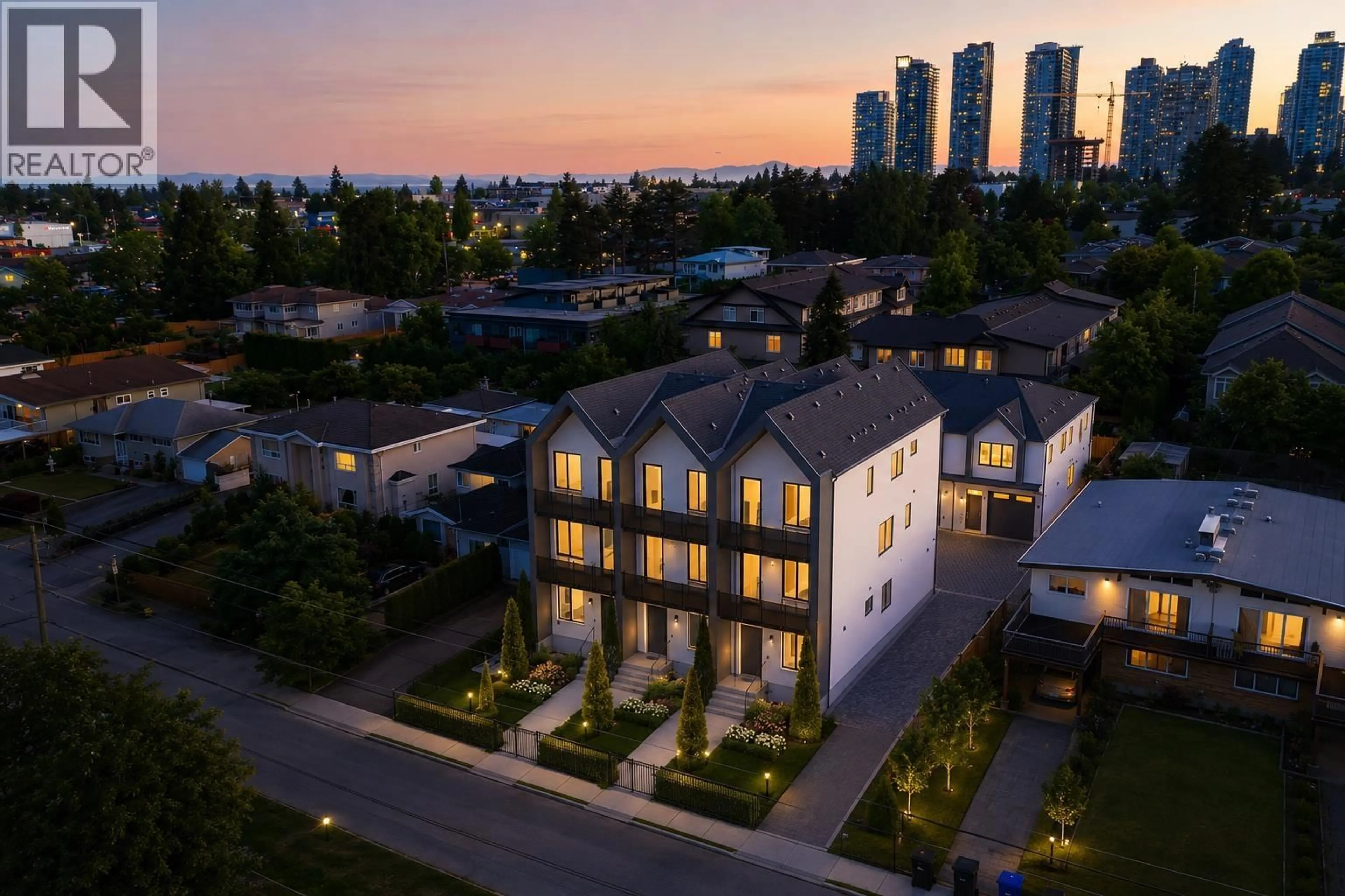 A pic from outside/outdoor area/front of a property/back of a property/a pic from drone, street for 2 - 6525 DUFFERIN AVENUE, Burnaby British Columbia V5H3T2
