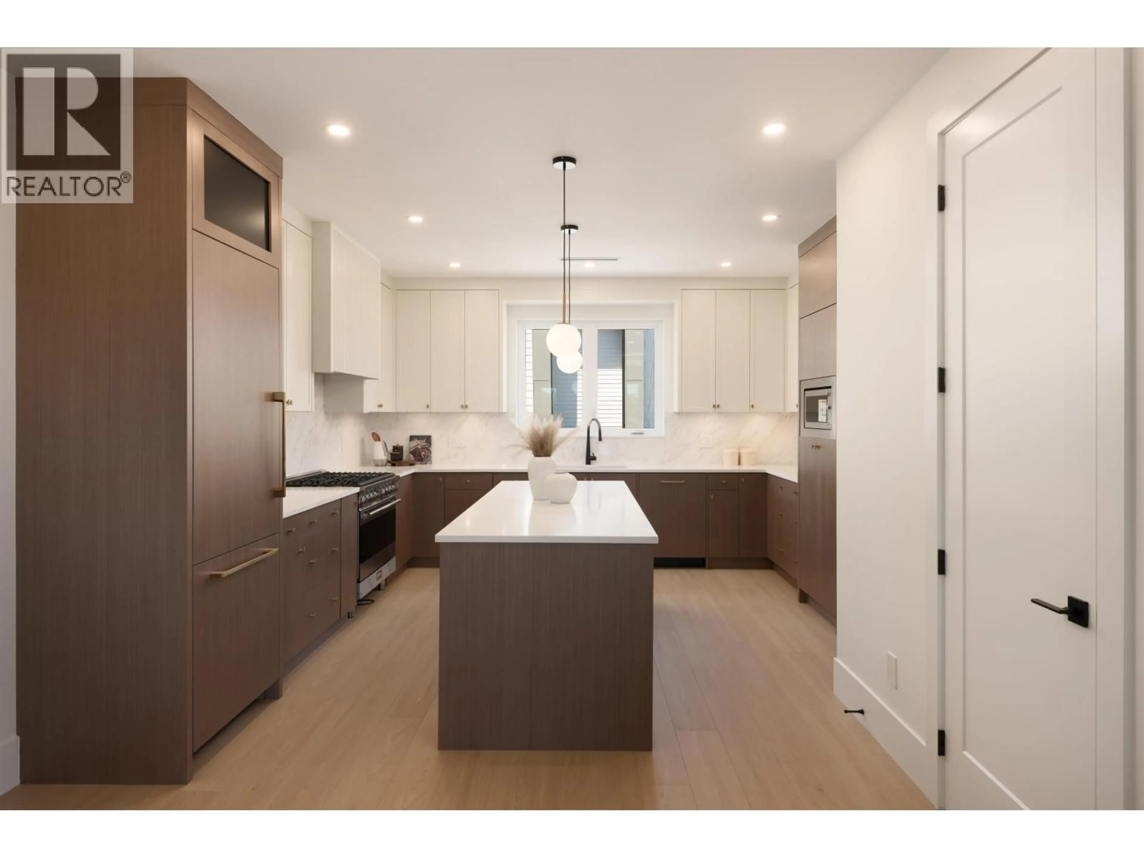 Unknown for 2 - 6525 DUFFERIN AVENUE, Burnaby British Columbia V5H3T2