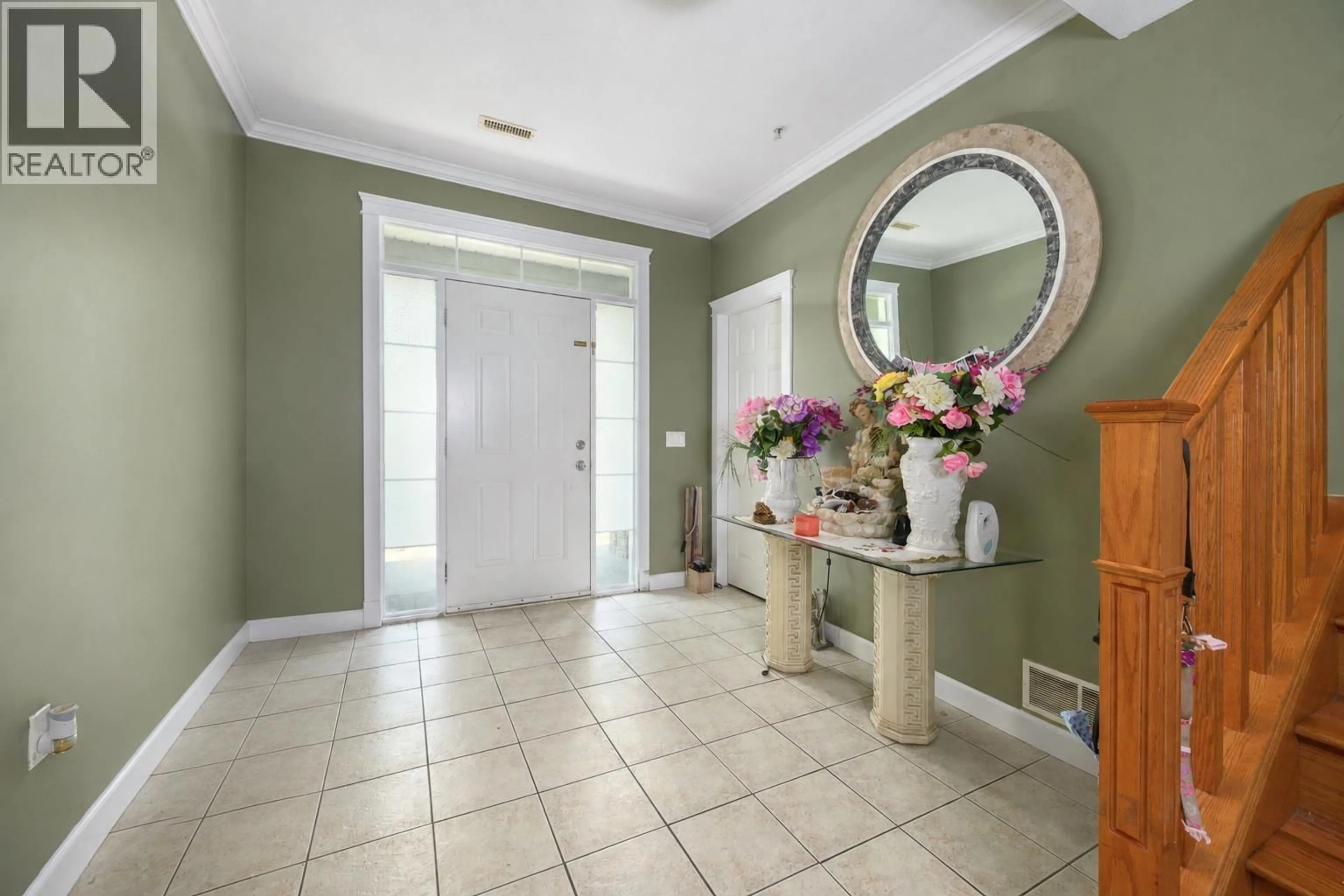 Indoor entryway for 11382 240 STREET, Maple Ridge British Columbia V2W0B4
